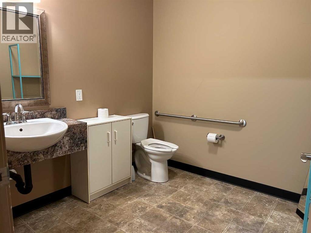 101, 1601 Dunmore Road Se, Medicine Hat, Alberta  T1A 1Z8 - Photo 5 - A2289038