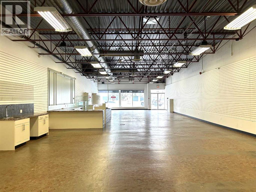 101, 1601 Dunmore Road Se, Medicine Hat, Alberta  T1A 1Z8 - Photo 2 - A2289038