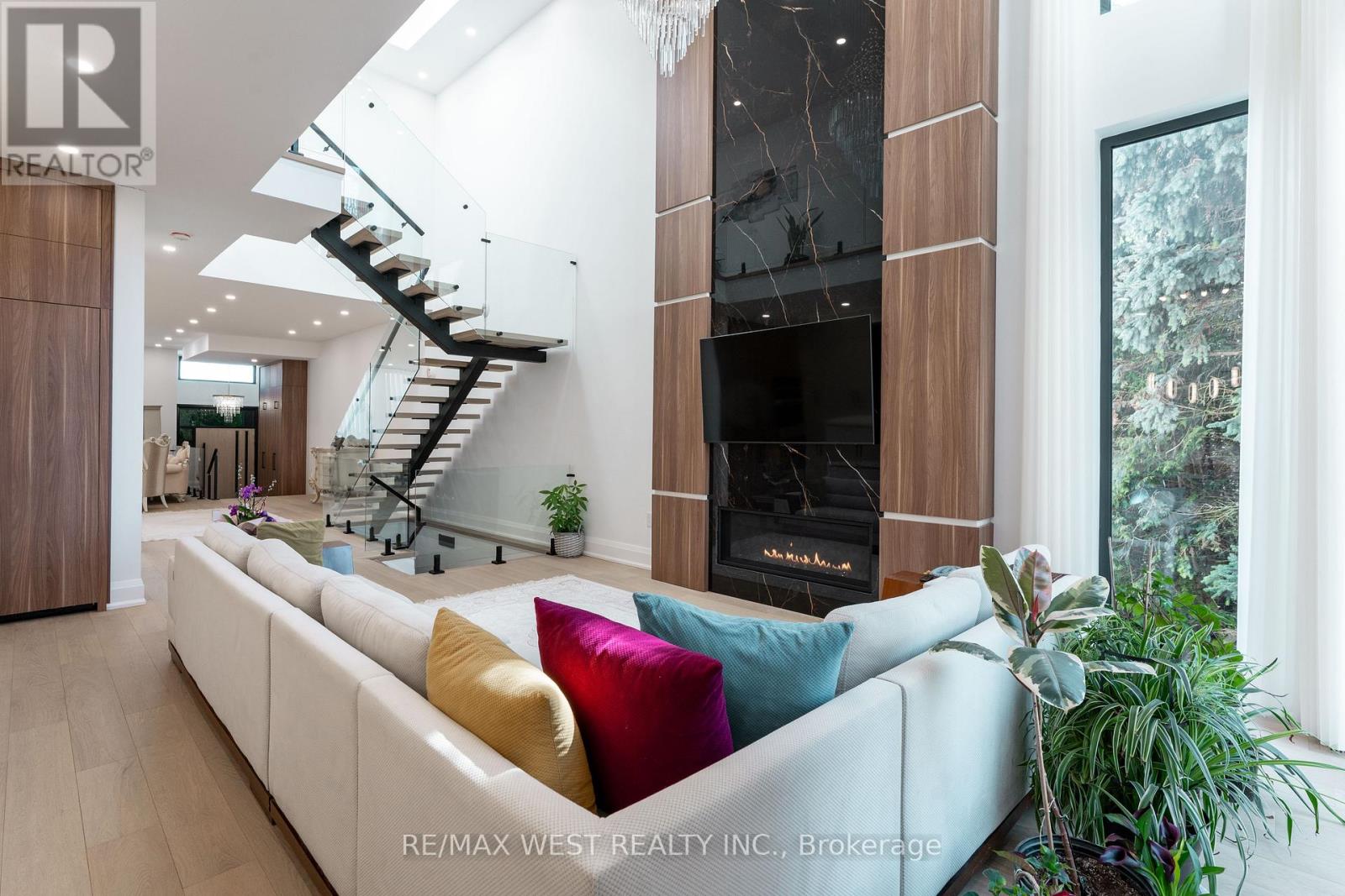 52 Wildwood Avenue, Richmond Hill, Ontario  L4E 3B3 - Photo 14 - N12936278