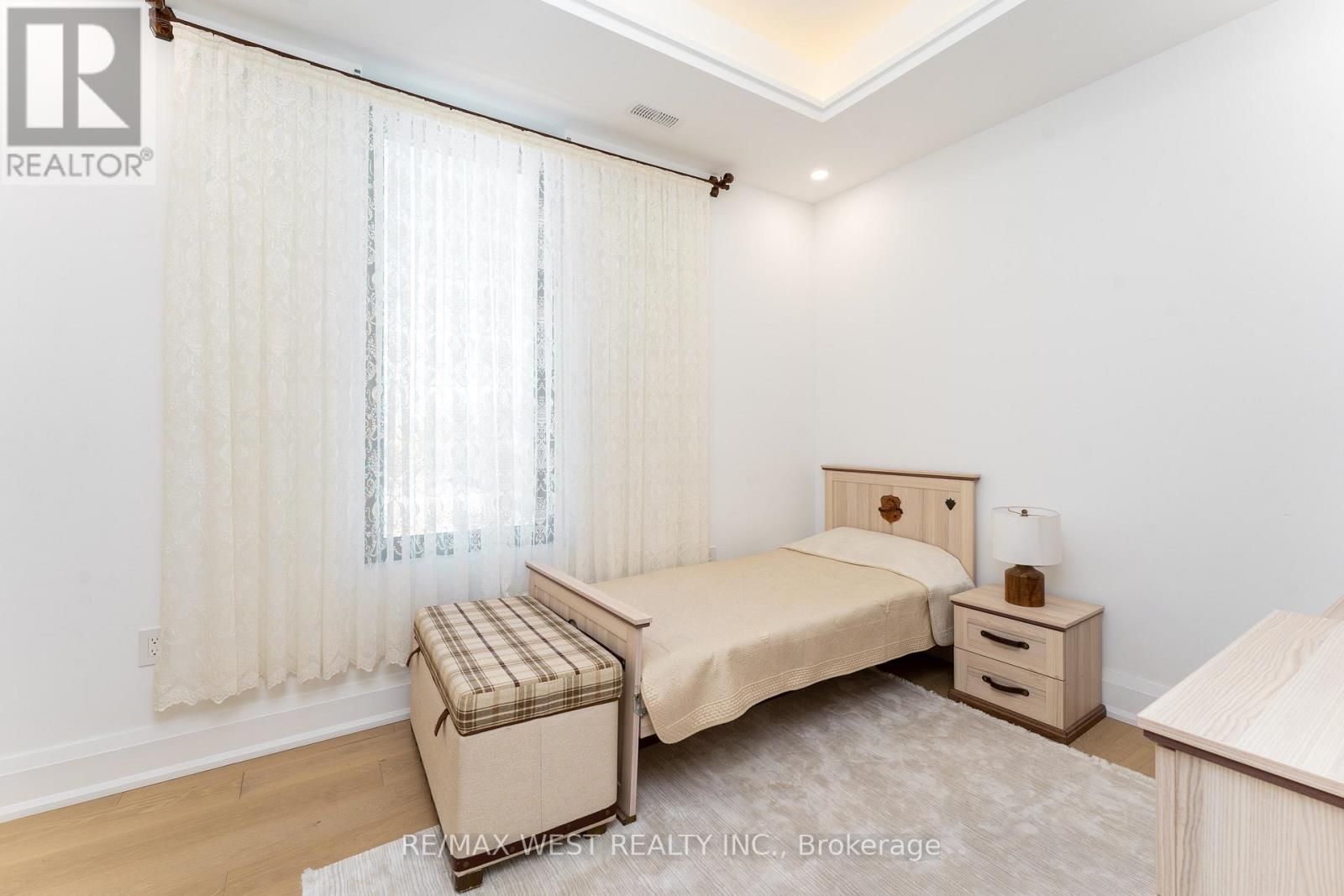 52 Wildwood Avenue, Richmond Hill, Ontario  L4E 3B3 - Photo 26 - N12936278