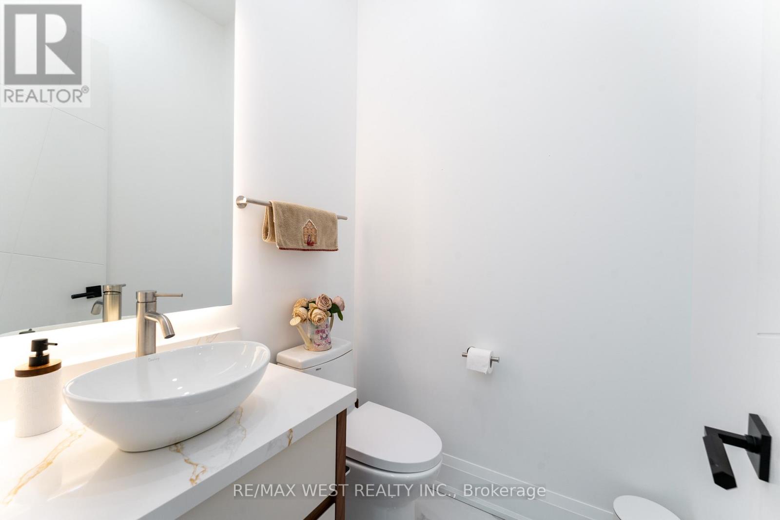 52 Wildwood Avenue, Richmond Hill, Ontario  L4E 3B3 - Photo 10 - N12936278