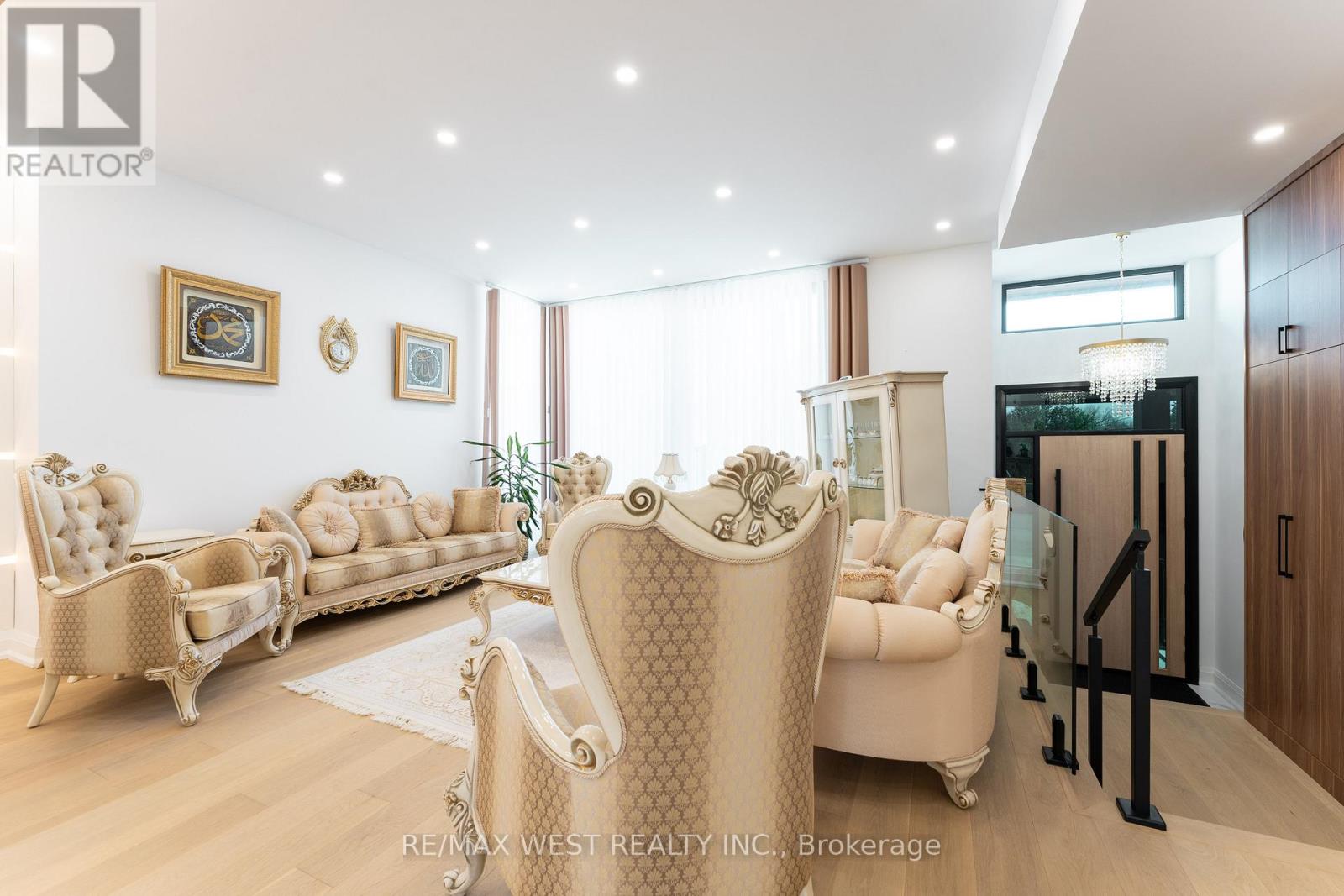 52 Wildwood Avenue, Richmond Hill, Ontario  L4E 3B3 - Photo 5 - N12936278