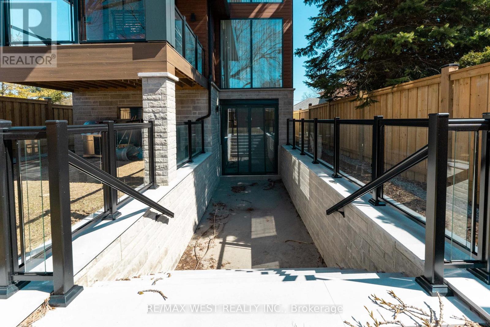 52 Wildwood Avenue, Richmond Hill, Ontario  L4E 3B3 - Photo 49 - N12936278