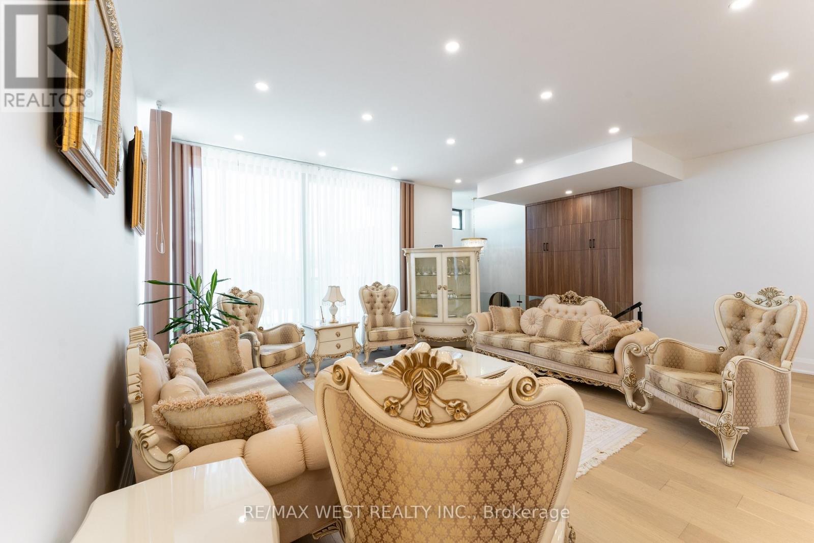 52 Wildwood Avenue, Richmond Hill, Ontario  L4E 3B3 - Photo 7 - N12936278