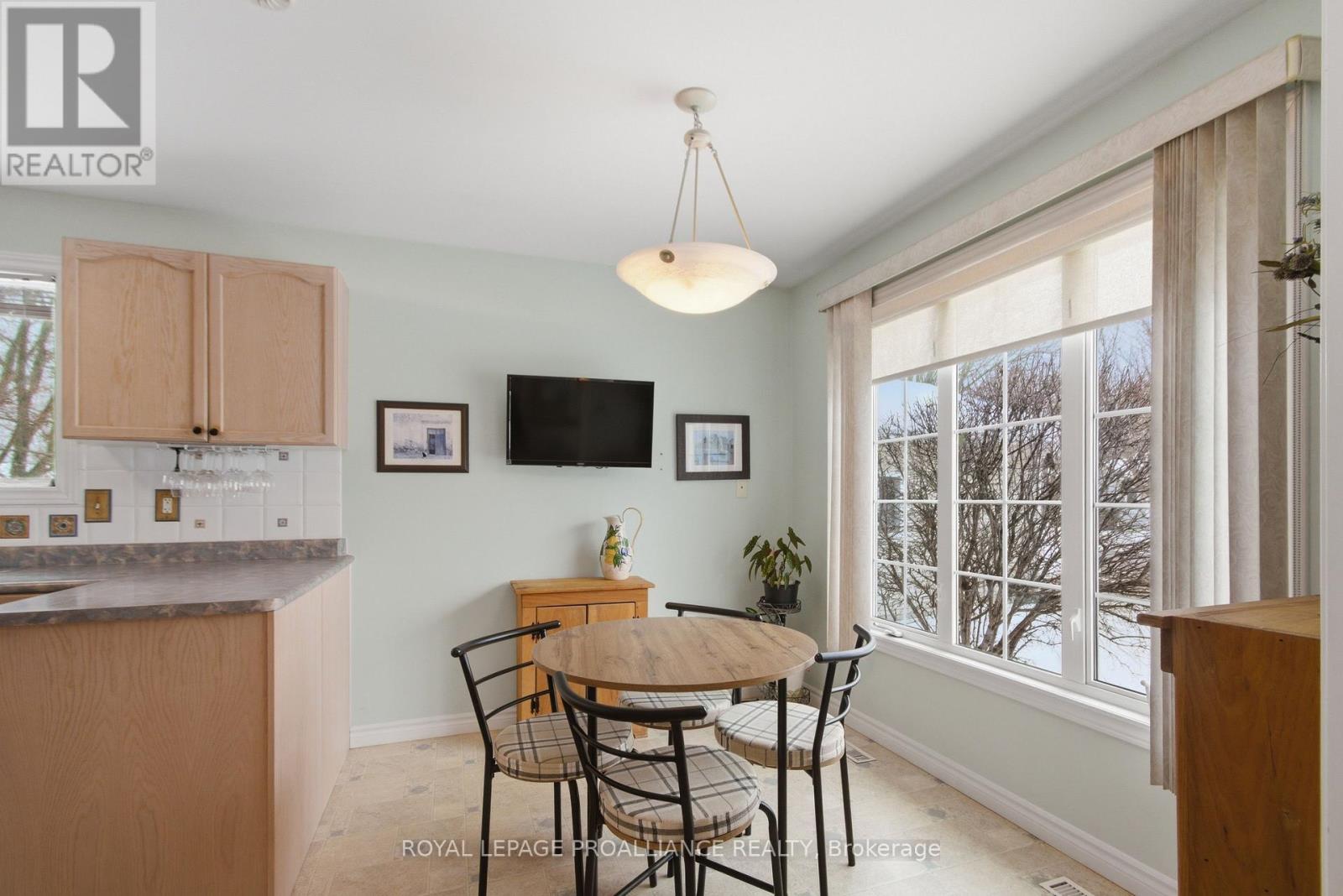 94 Sandbanks Court, Prince Edward County, Ontario  K0K 3L0 - Photo 15 - X12812632