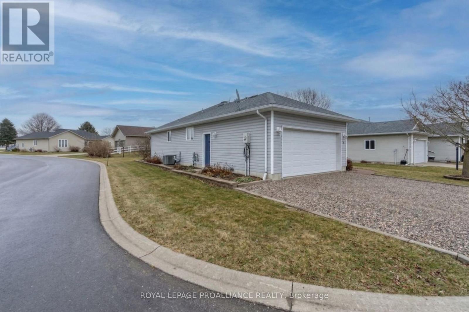 94 Sandbanks Court, Prince Edward County, Ontario  K0K 3L0 - Photo 29 - X12812632