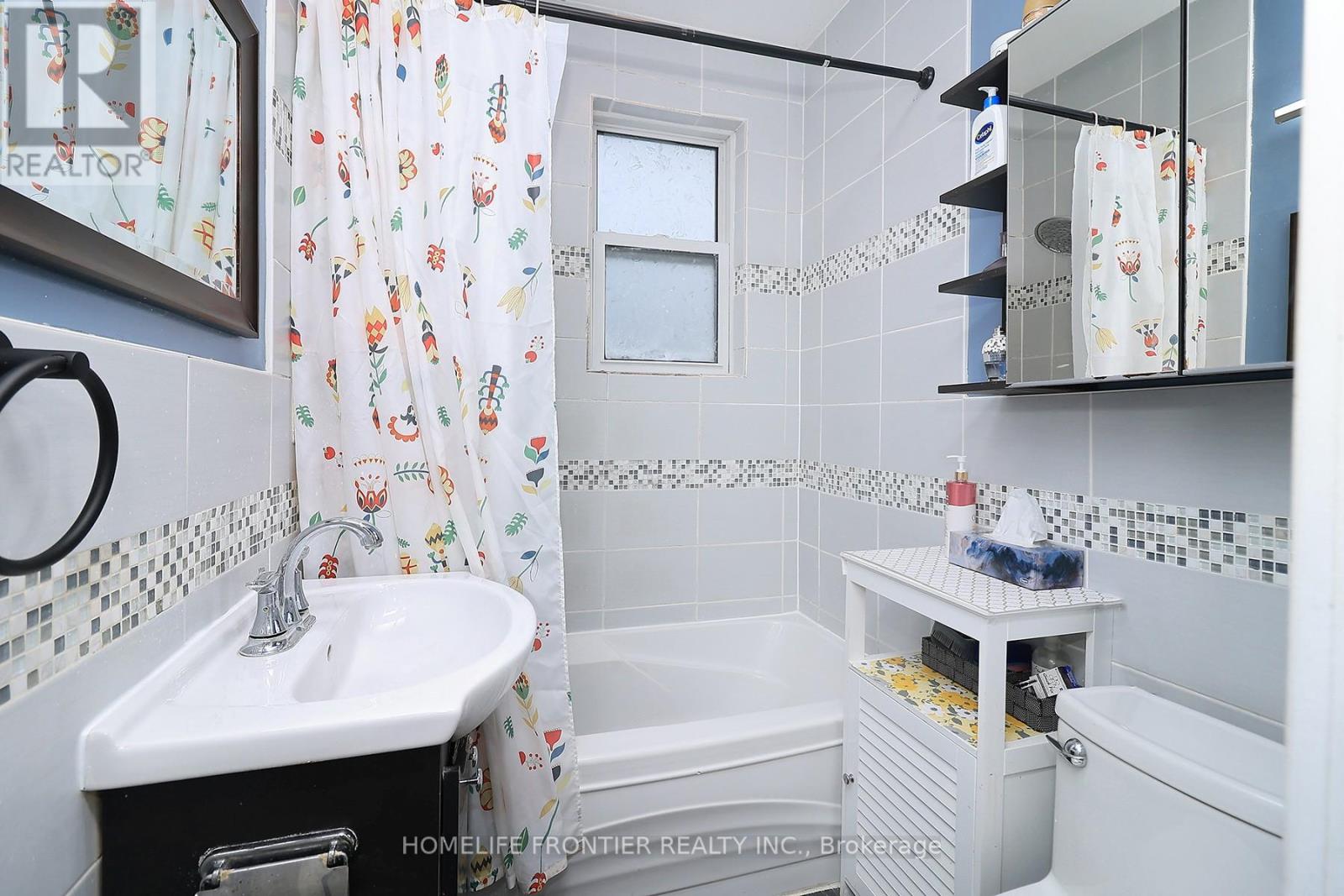 30 Silvercrest Avenue, Toronto, Ontario  M8W 2S4 - Photo 12 - W12801190