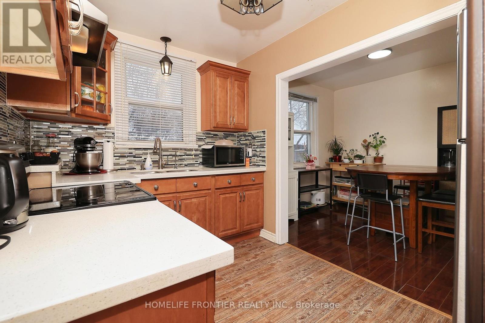 30 Silvercrest Avenue, Toronto, Ontario  M8W 2S4 - Photo 6 - W12801190