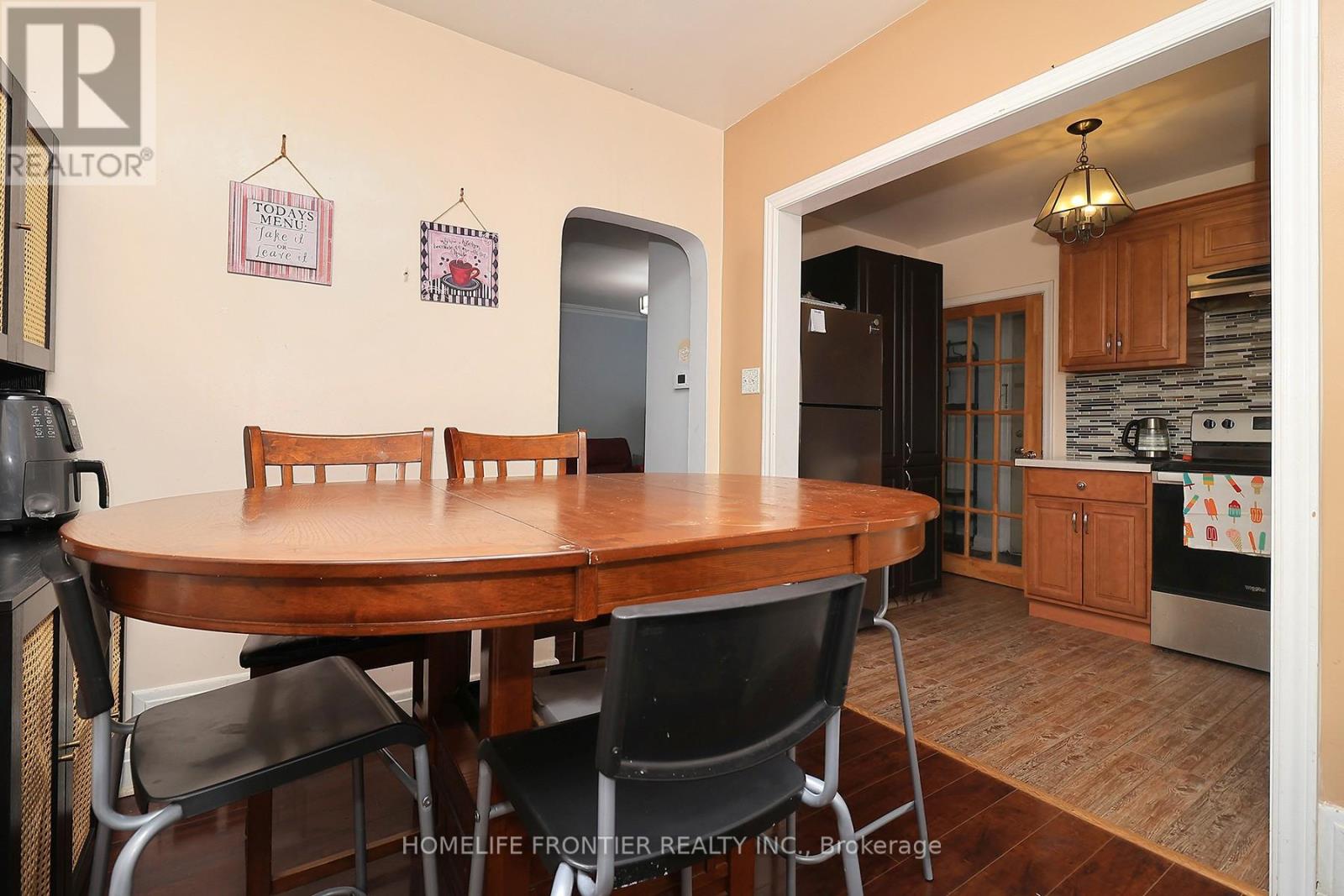 30 Silvercrest Avenue, Toronto, Ontario  M8W 2S4 - Photo 7 - W12801190