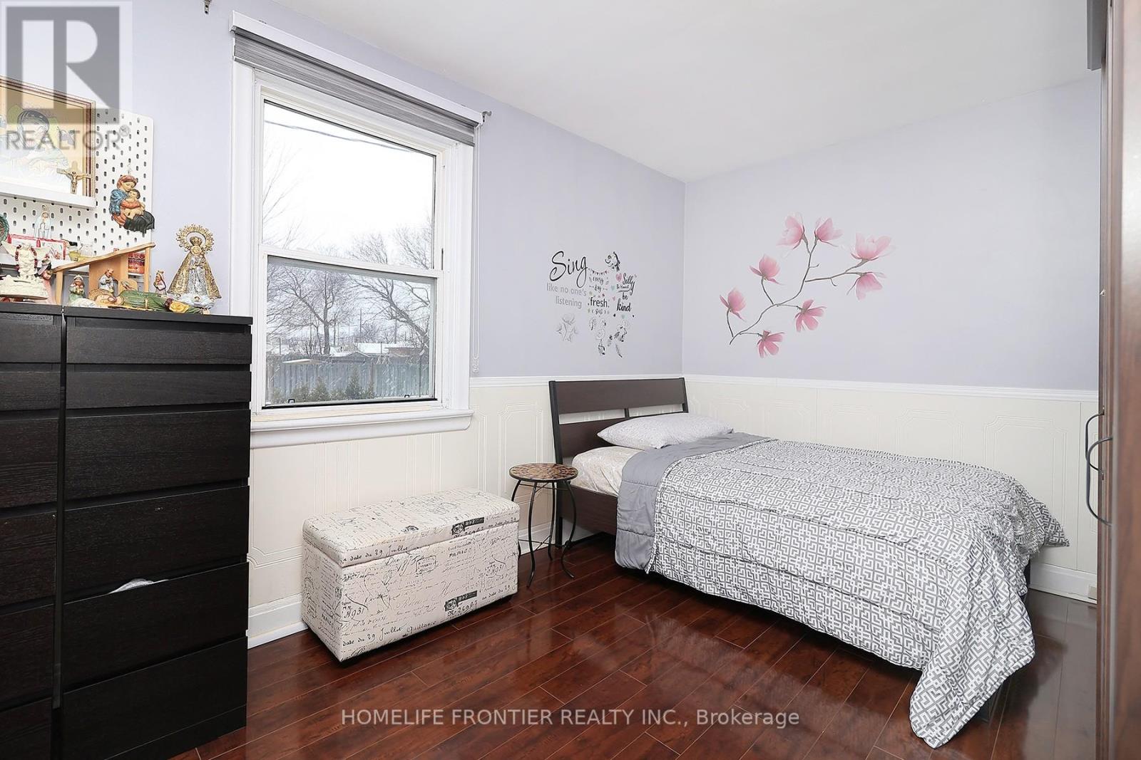 30 Silvercrest Avenue, Toronto, Ontario  M8W 2S4 - Photo 13 - W12801190