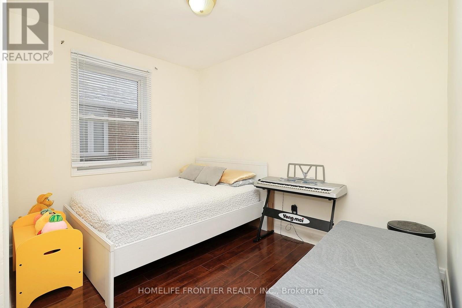 30 Silvercrest Avenue, Toronto, Ontario  M8W 2S4 - Photo 15 - W12801190