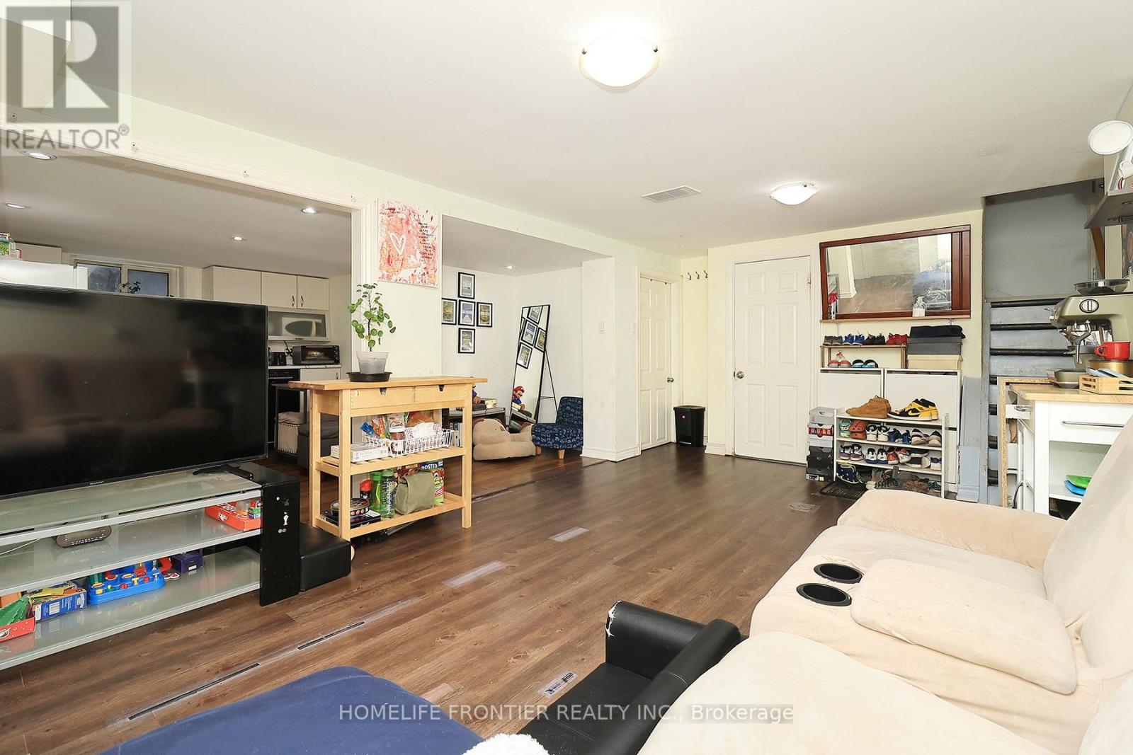 30 Silvercrest Avenue, Toronto, Ontario  M8W 2S4 - Photo 20 - W12801190