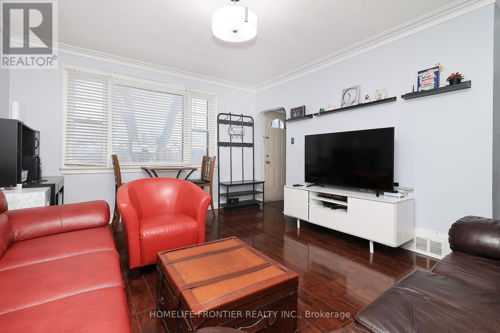 30 Silvercrest Avenue, Toronto, Ontario  M8W 2S4 - Photo 10 - W12801190