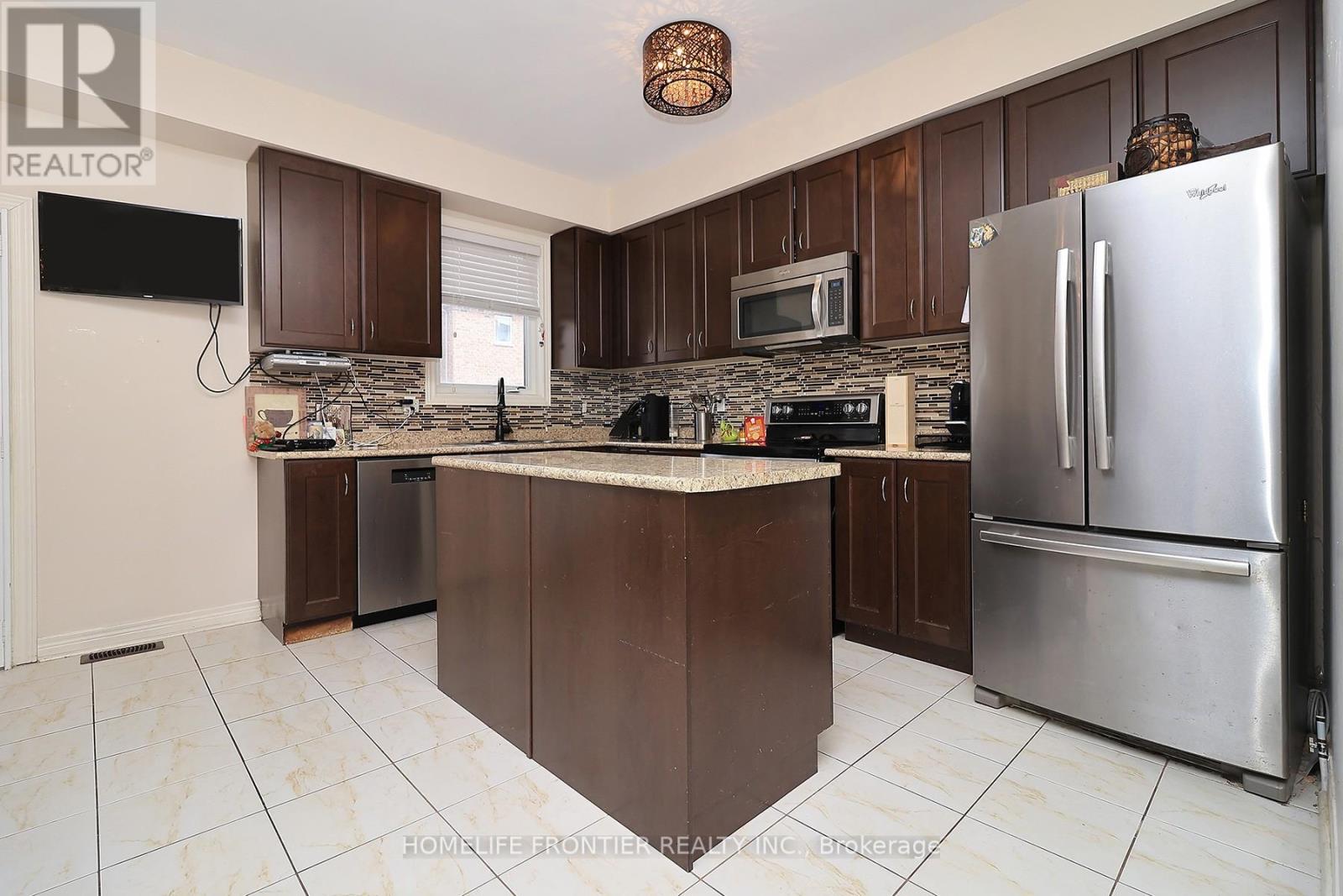 38 Betty Nagle Street, Toronto, Ontario  M9M 0E2 - Photo 7 - W12886744