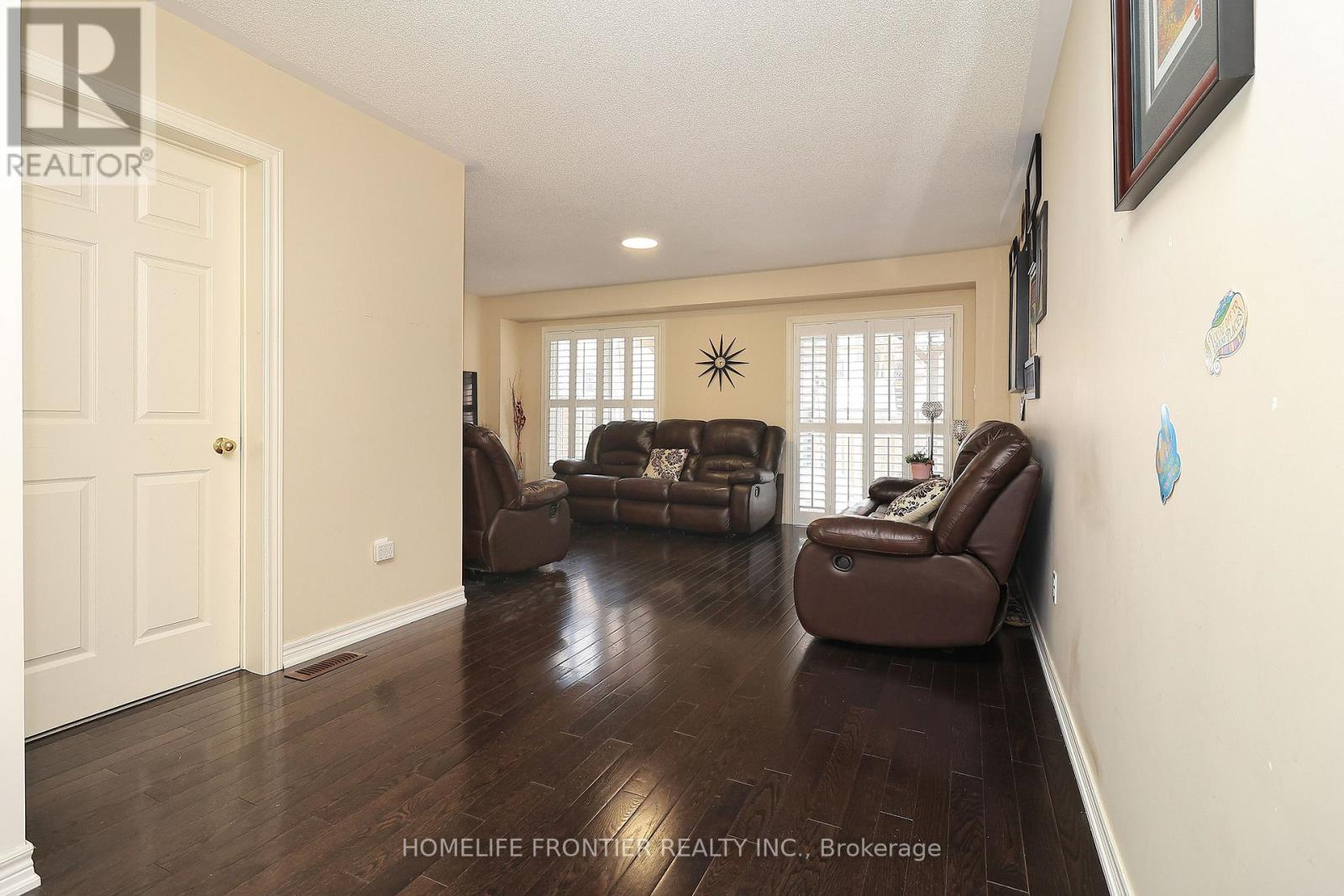 38 Betty Nagle Street, Toronto, Ontario  M9M 0E2 - Photo 23 - W12886744