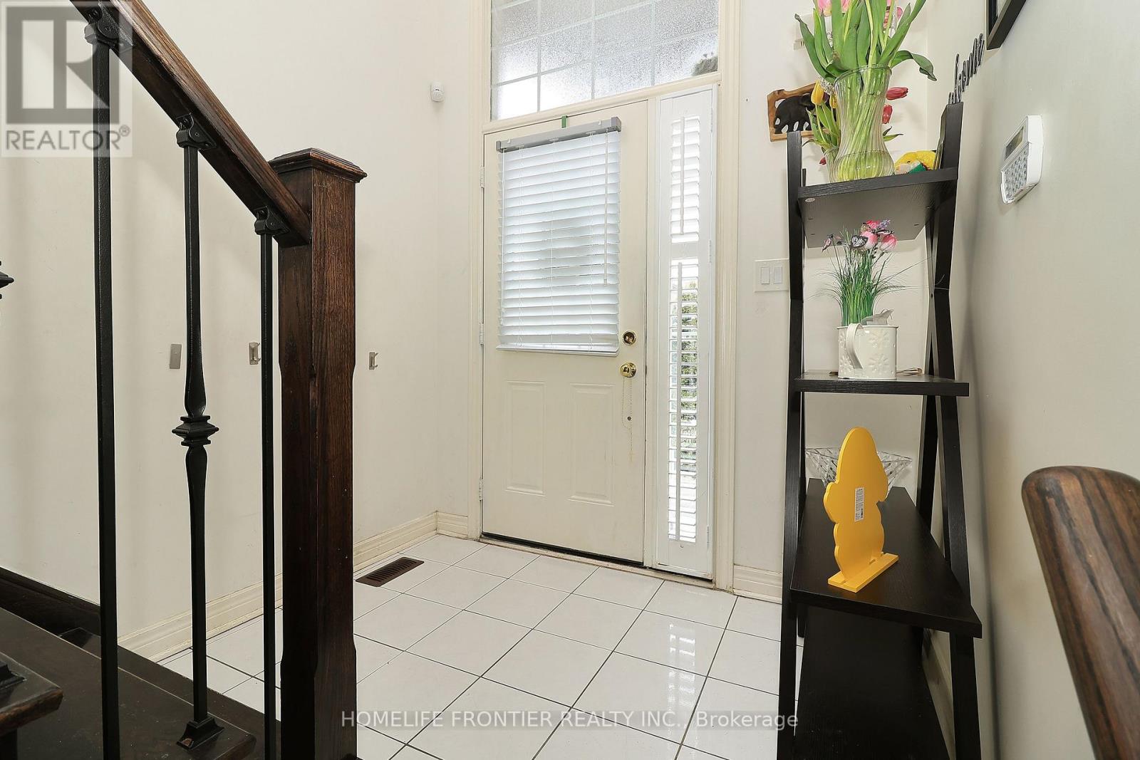 38 Betty Nagle Street, Toronto, Ontario  M9M 0E2 - Photo 5 - W12886744