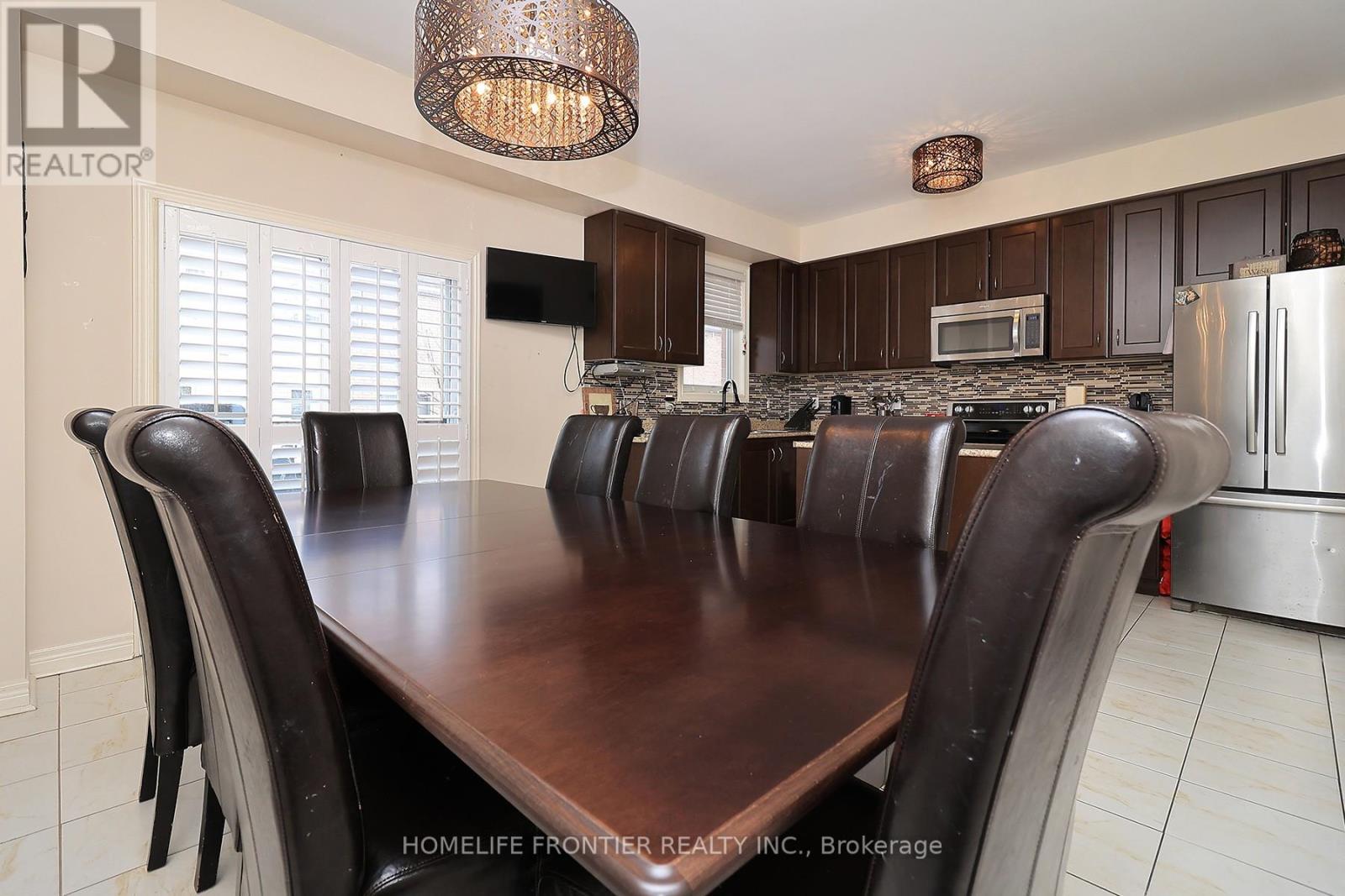 38 Betty Nagle Street, Toronto, Ontario  M9M 0E2 - Photo 8 - W12886744