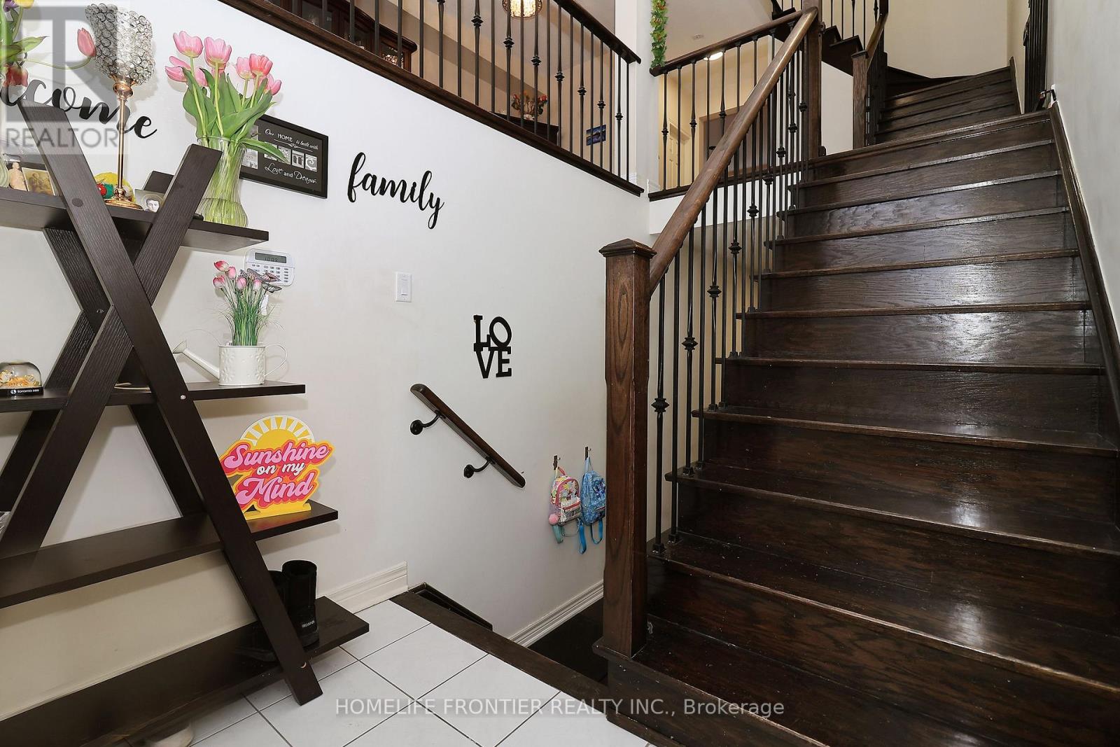 38 Betty Nagle Street, Toronto, Ontario  M9M 0E2 - Photo 4 - W12886744