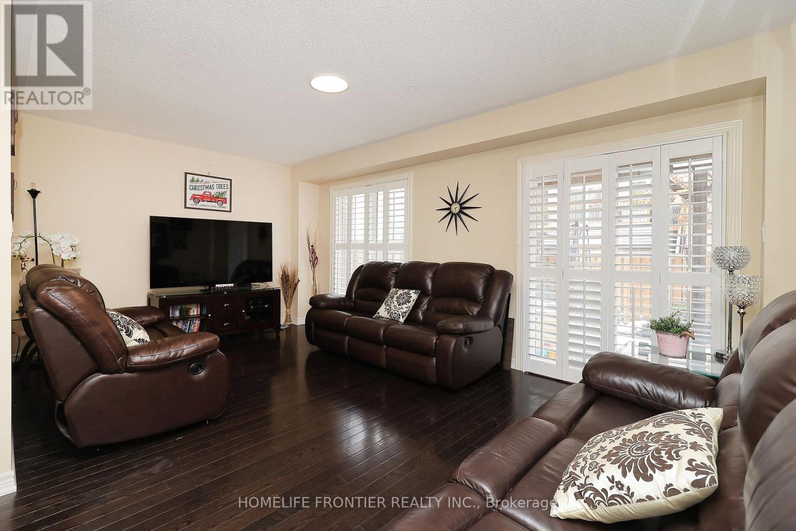 38 Betty Nagle Street, Toronto, Ontario  M9M 0E2 - Photo 26 - W12886744