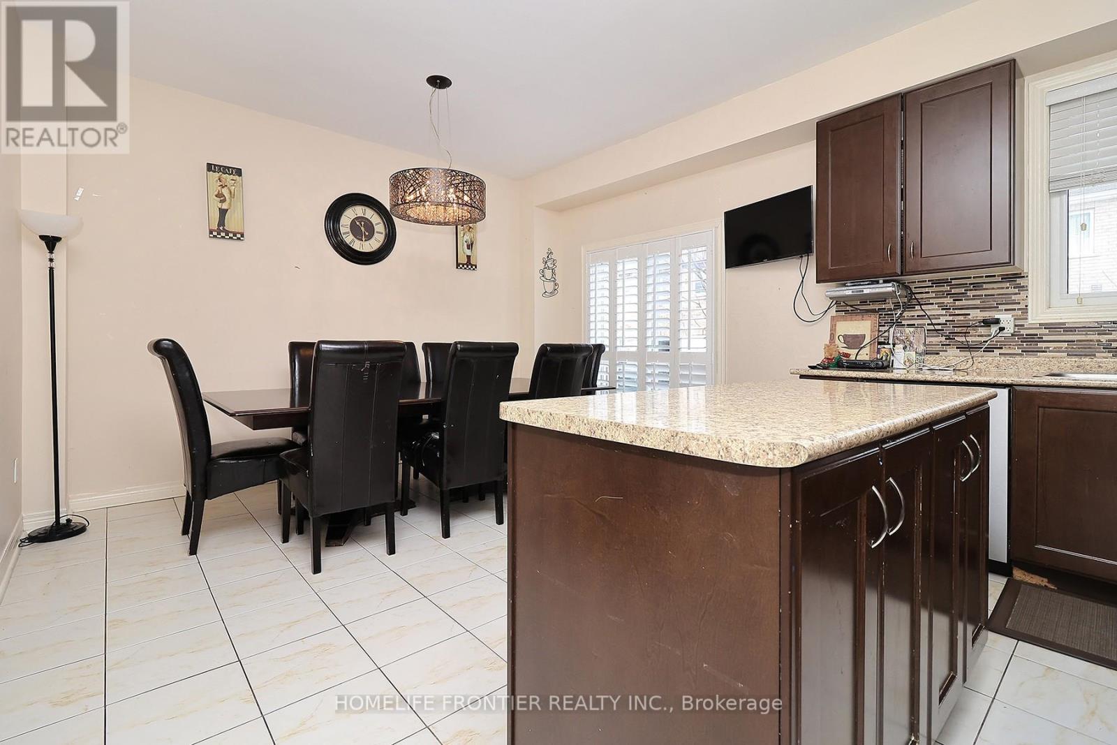 38 Betty Nagle Street, Toronto, Ontario  M9M 0E2 - Photo 9 - W12886744