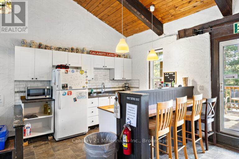 38l, 38r, 38c - 190, 192, 194 Tyrolean Lane, Blue Mountains, Ontario  L9Y 3Z2 - Photo 26 - X12936756