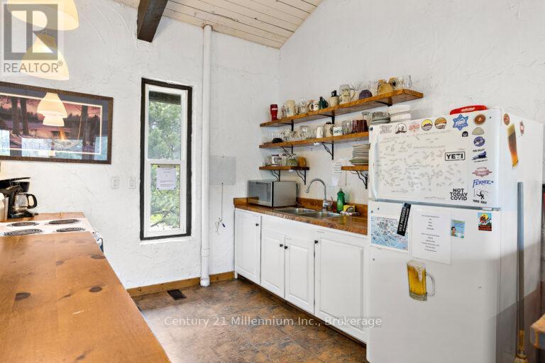 38l, 38r, 38c - 190, 192, 194 Tyrolean Lane, Blue Mountains, Ontario  L9Y 3Z2 - Photo 42 - X12936756