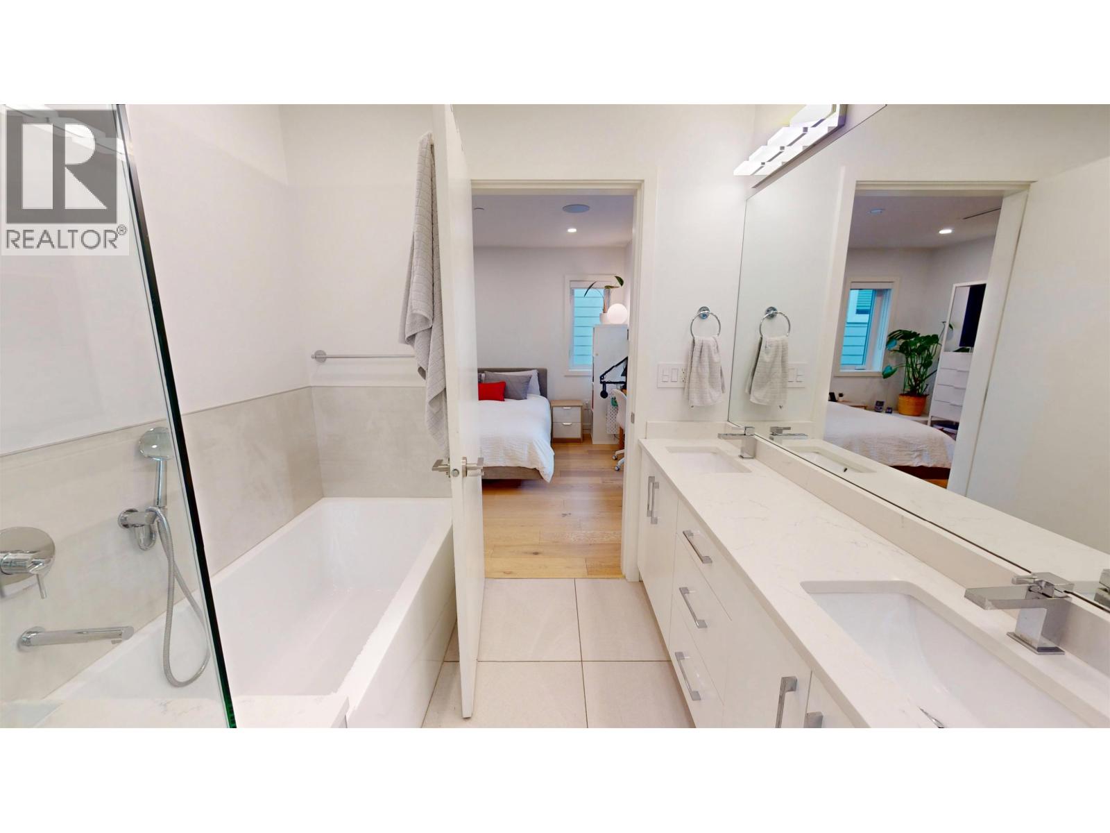 1260 E 14th Avenue, Vancouver, British Columbia  V5T 2P3 - Photo 15 - R3104795