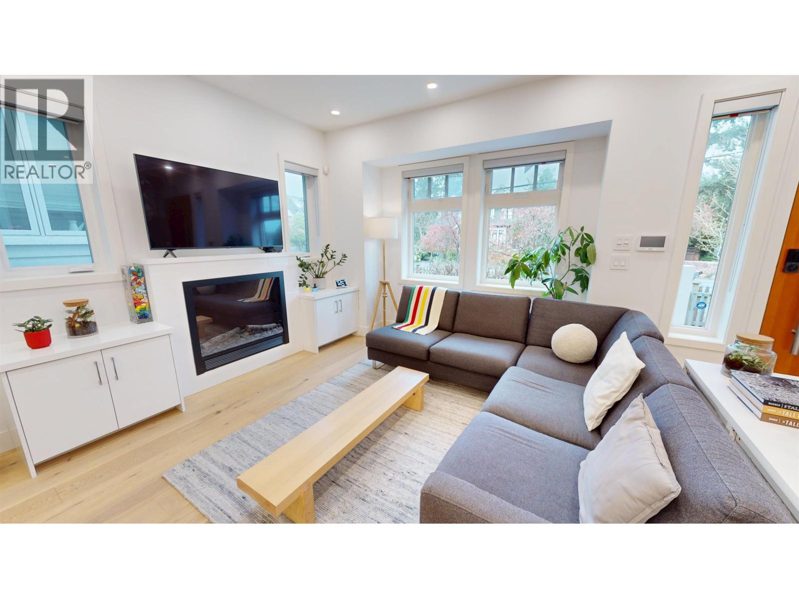 1260 E 14th Avenue, Vancouver, British Columbia  V5T 2P3 - Photo 2 - R3104795