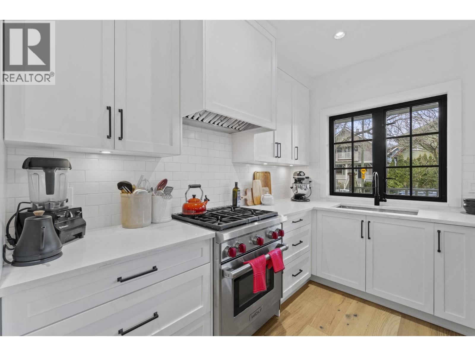 2072 Kitchener Street, Vancouver, British Columbia V5L 2W8 - Photo 5 - R3100898