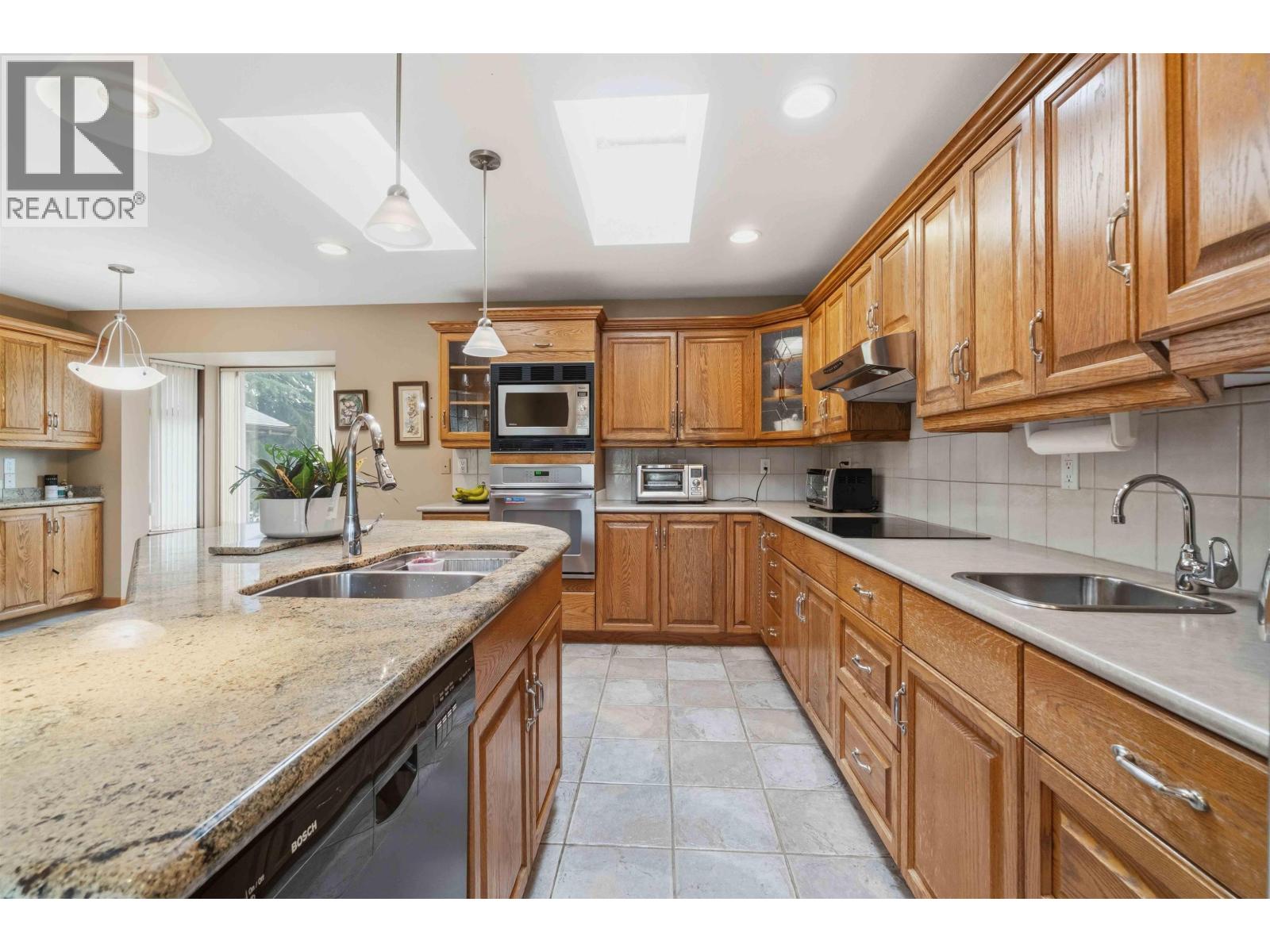 5541 Gilpin Street, Burnaby, British Columbia  V5G 2H8 - Photo 8 - R3104627