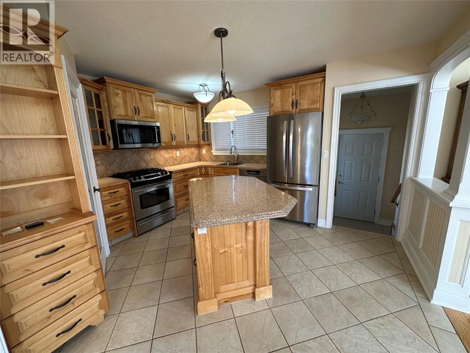 725 3rd Street, Montrose, British Columbia  V0G 1P0 - Photo 7 - 10372422