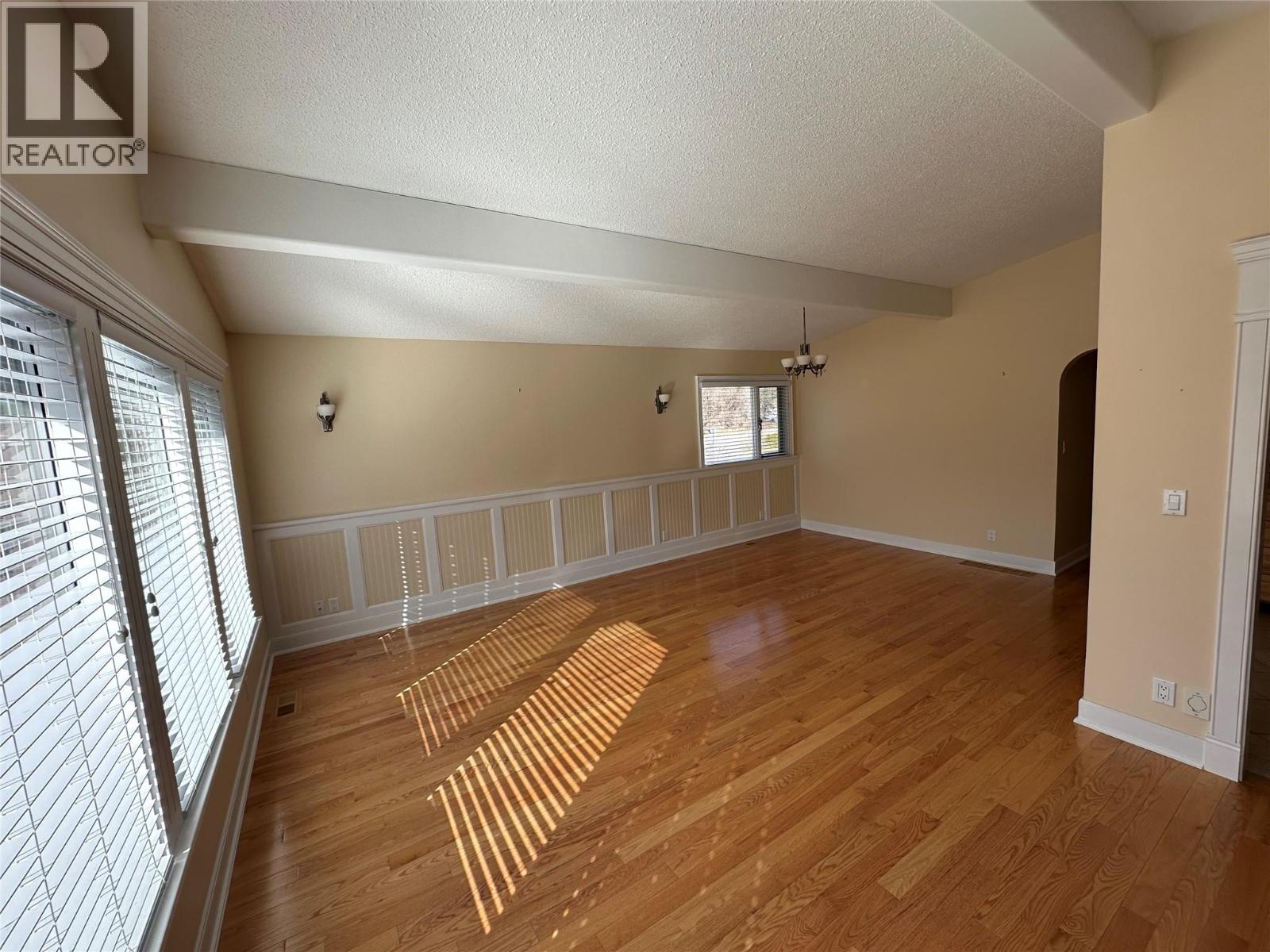 725 3rd Street, Montrose, British Columbia  V0G 1P0 - Photo 6 - 10372422