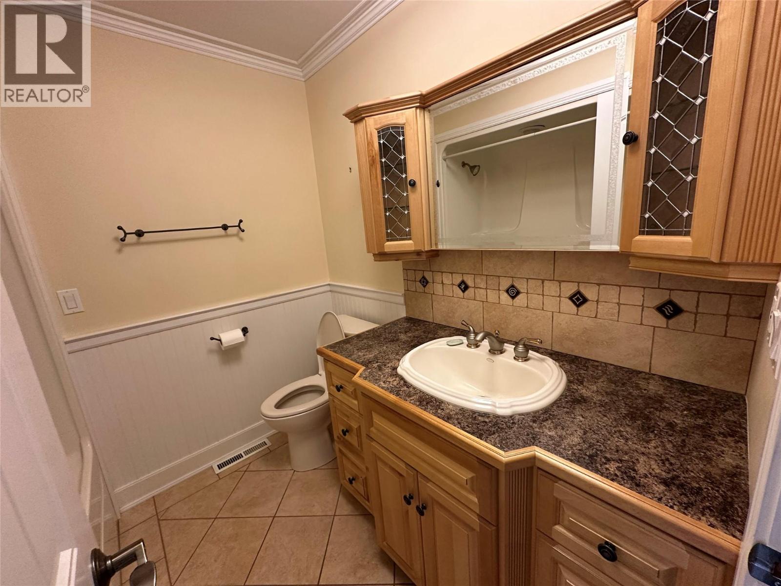 725 3rd Street, Montrose, British Columbia  V0G 1P0 - Photo 13 - 10372422