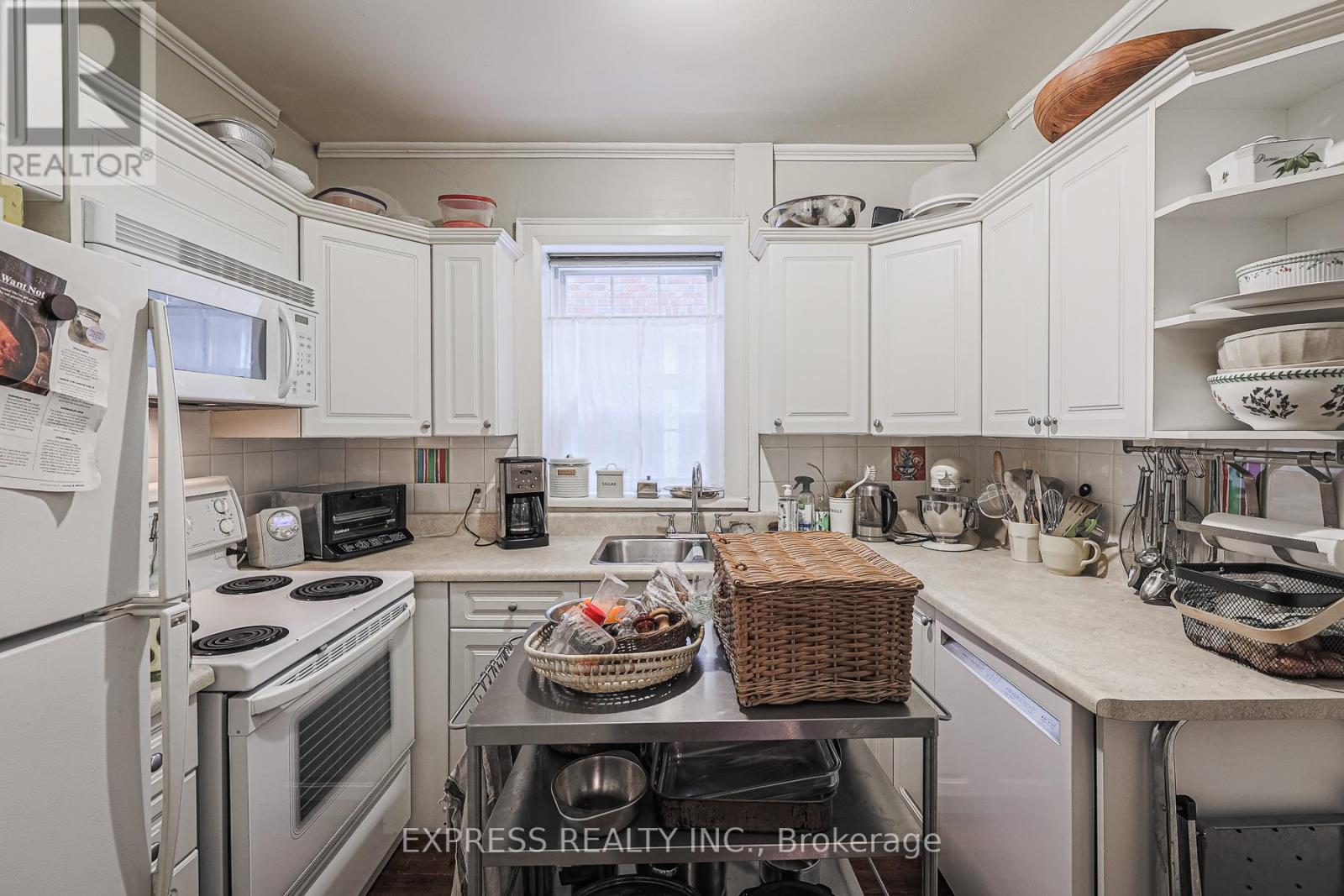 Main - 167 Highbourne Road, Toronto, Ontario  M5P 2J8 - Photo 14 - C12936730