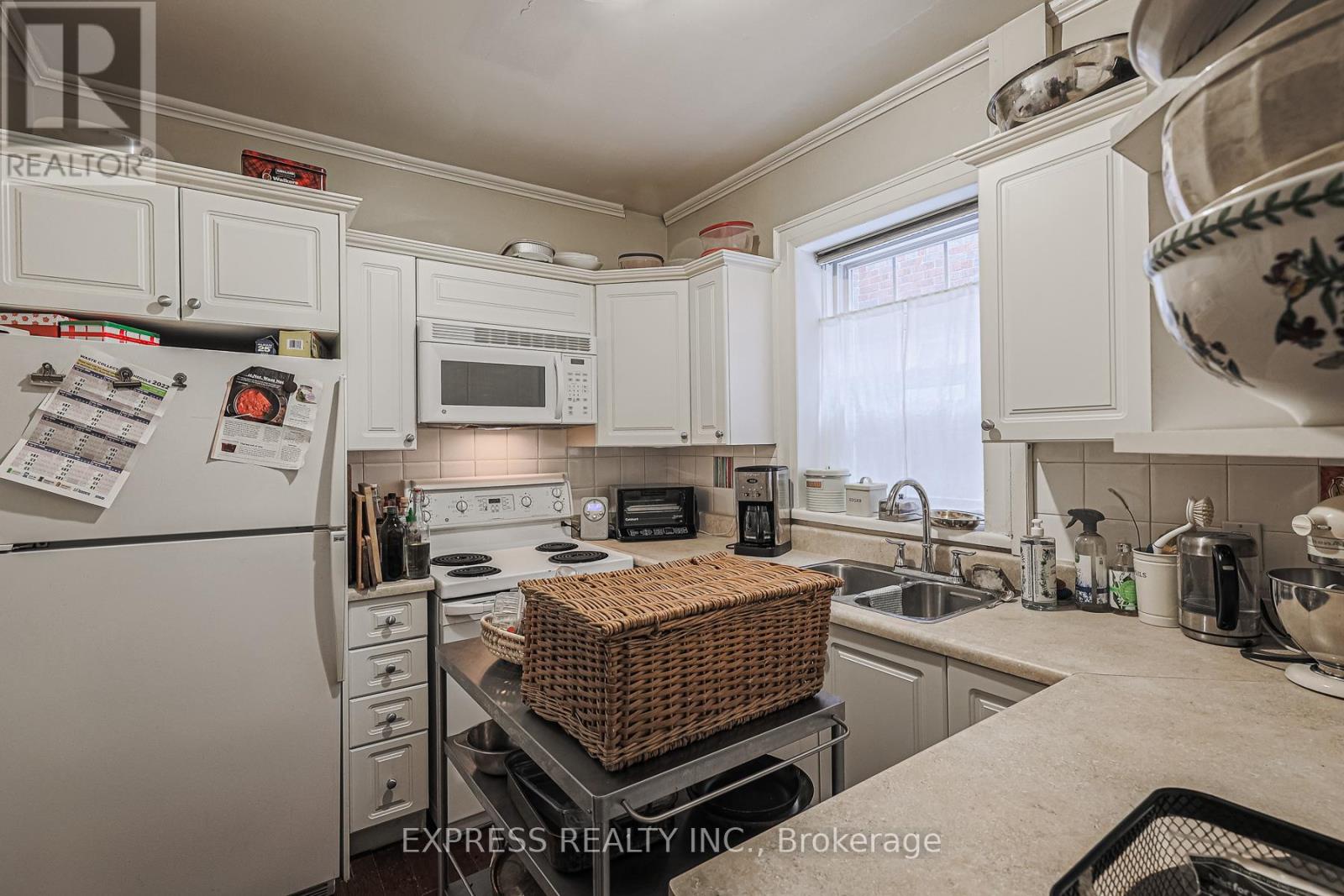 Main - 167 Highbourne Road, Toronto, Ontario  M5P 2J8 - Photo 15 - C12936730