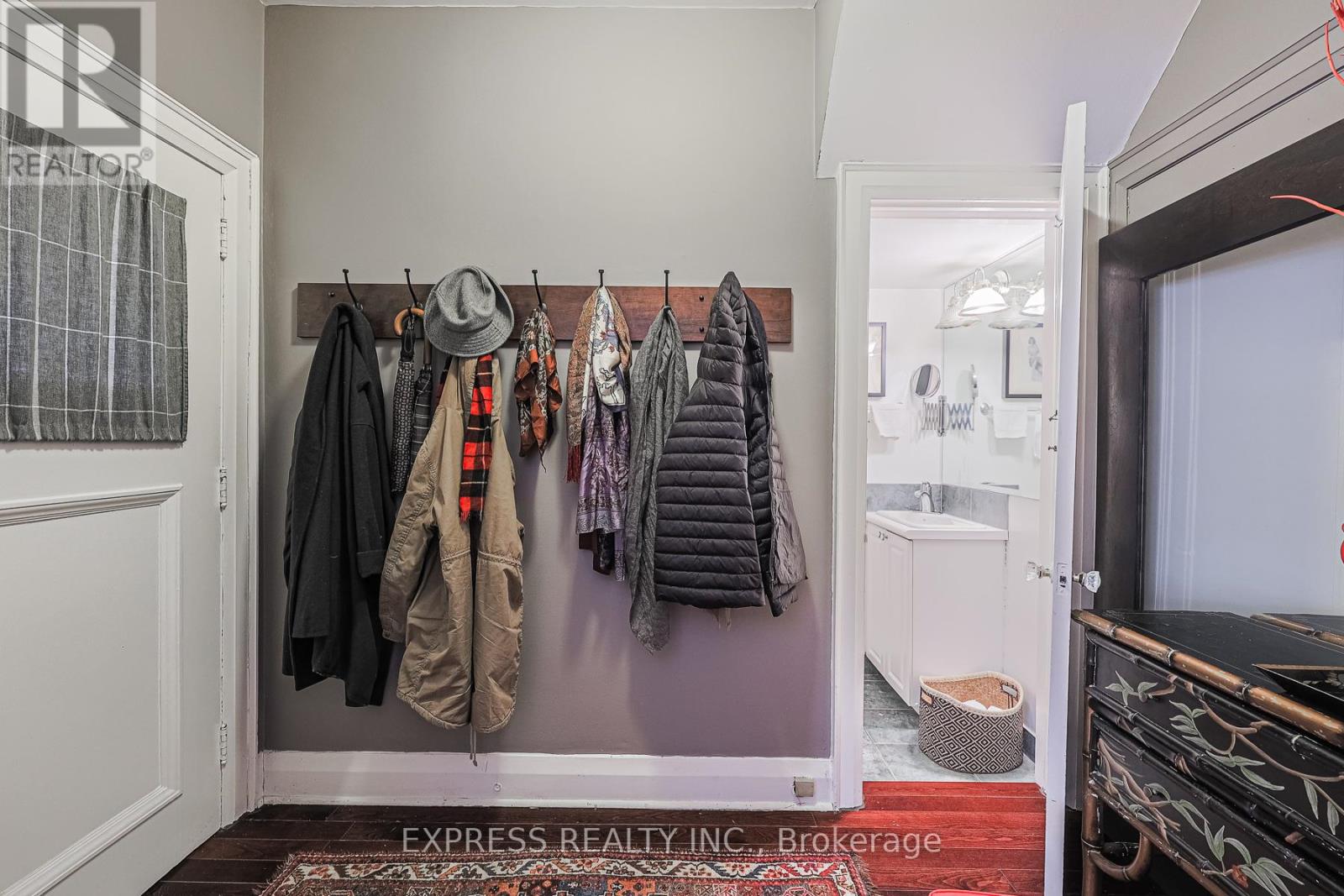 Main - 167 Highbourne Road, Toronto, Ontario  M5P 2J8 - Photo 2 - C12936730