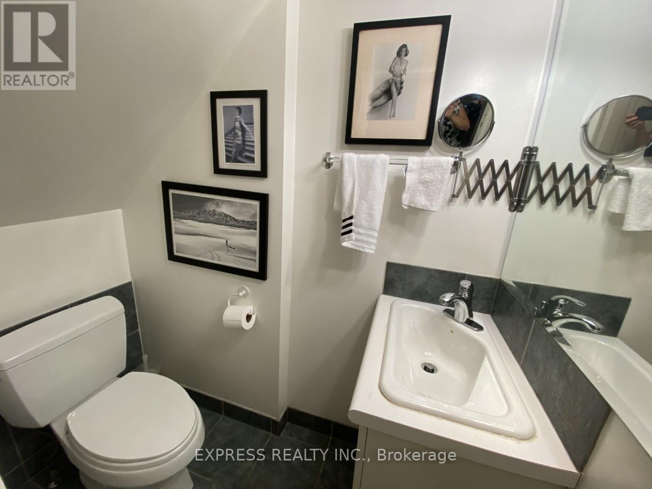 Main - 167 Highbourne Road, Toronto, Ontario  M5P 2J8 - Photo 4 - C12936730