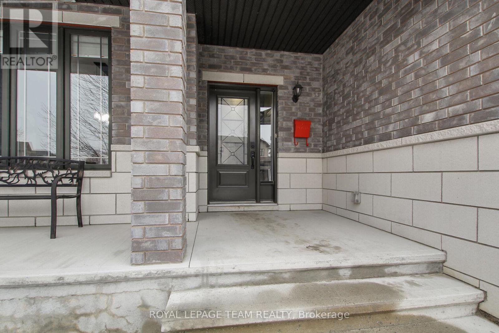 107 Francis Street, Carleton Place, Ontario  K7C 0E9 - Photo 2 - X12936722