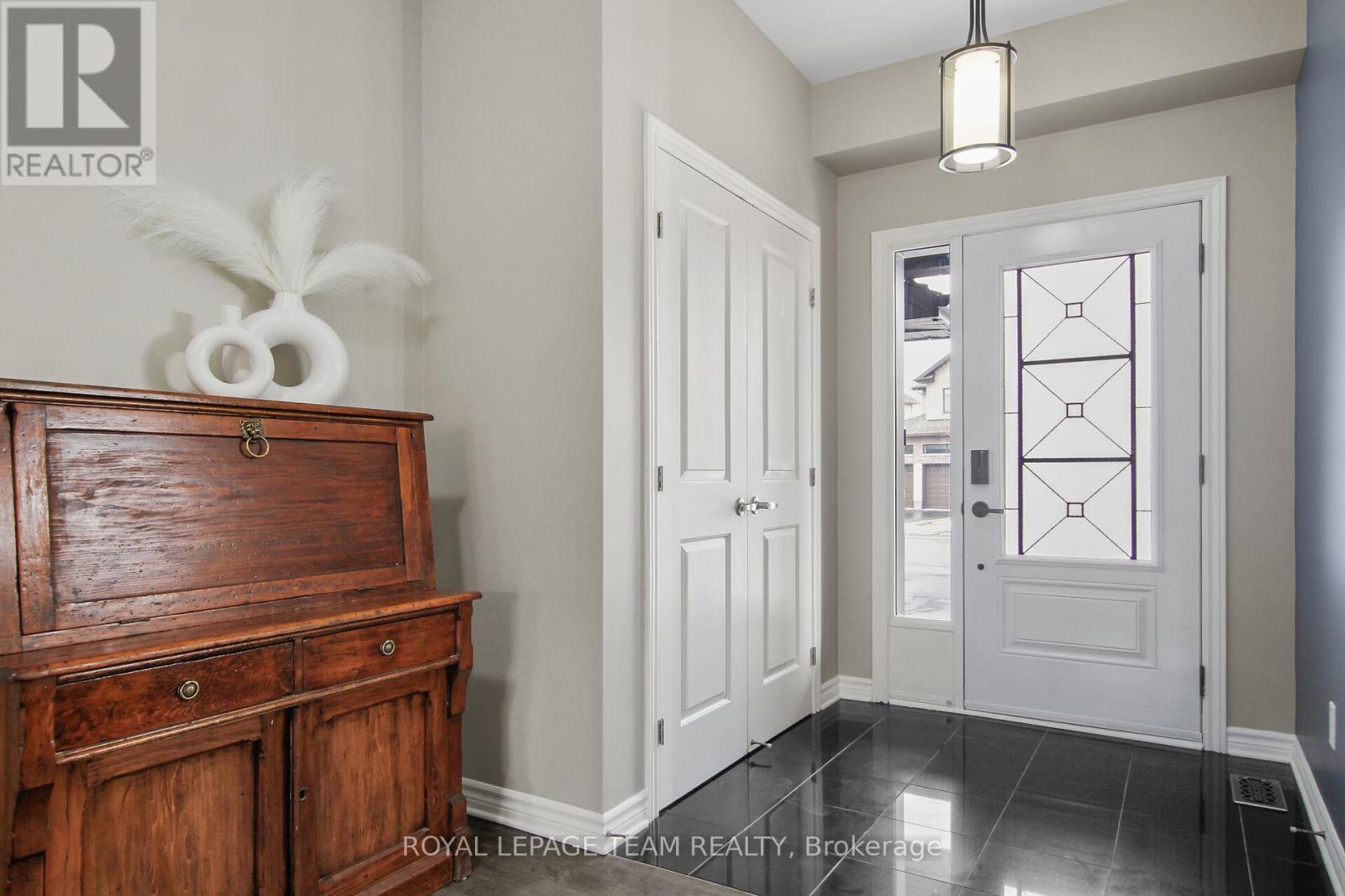 107 Francis Street, Carleton Place, Ontario  K7C 0E9 - Photo 3 - X12936722