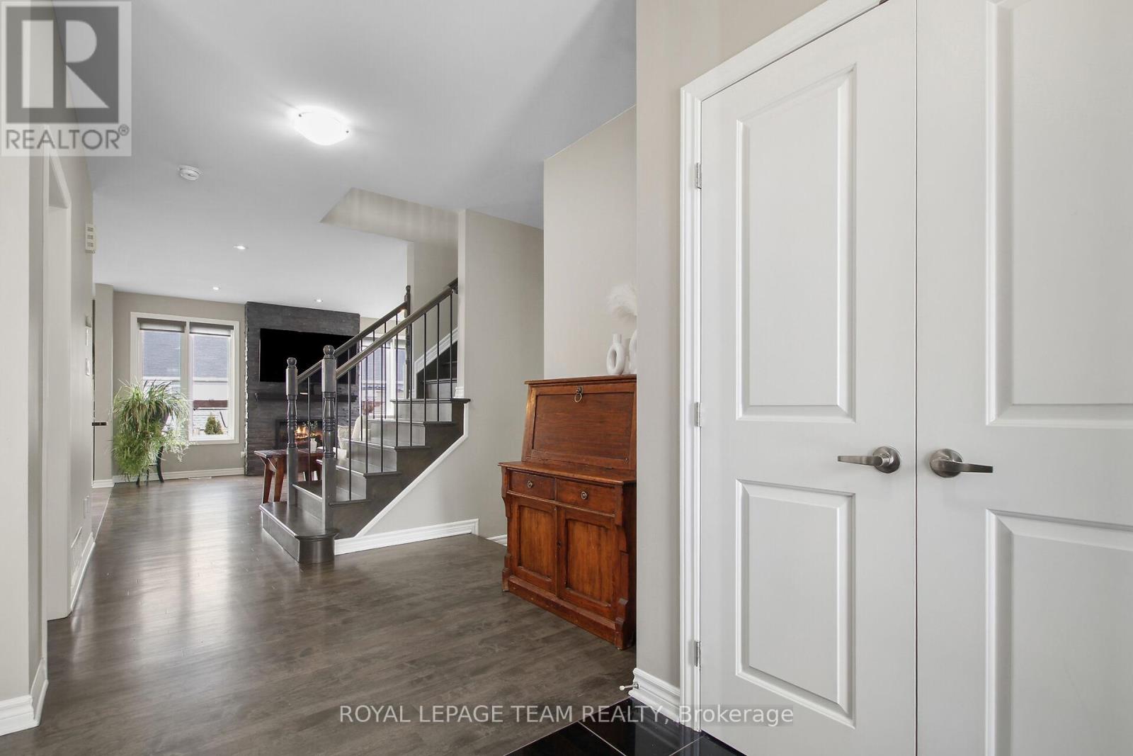 107 Francis Street, Carleton Place, Ontario  K7C 0E9 - Photo 4 - X12936722