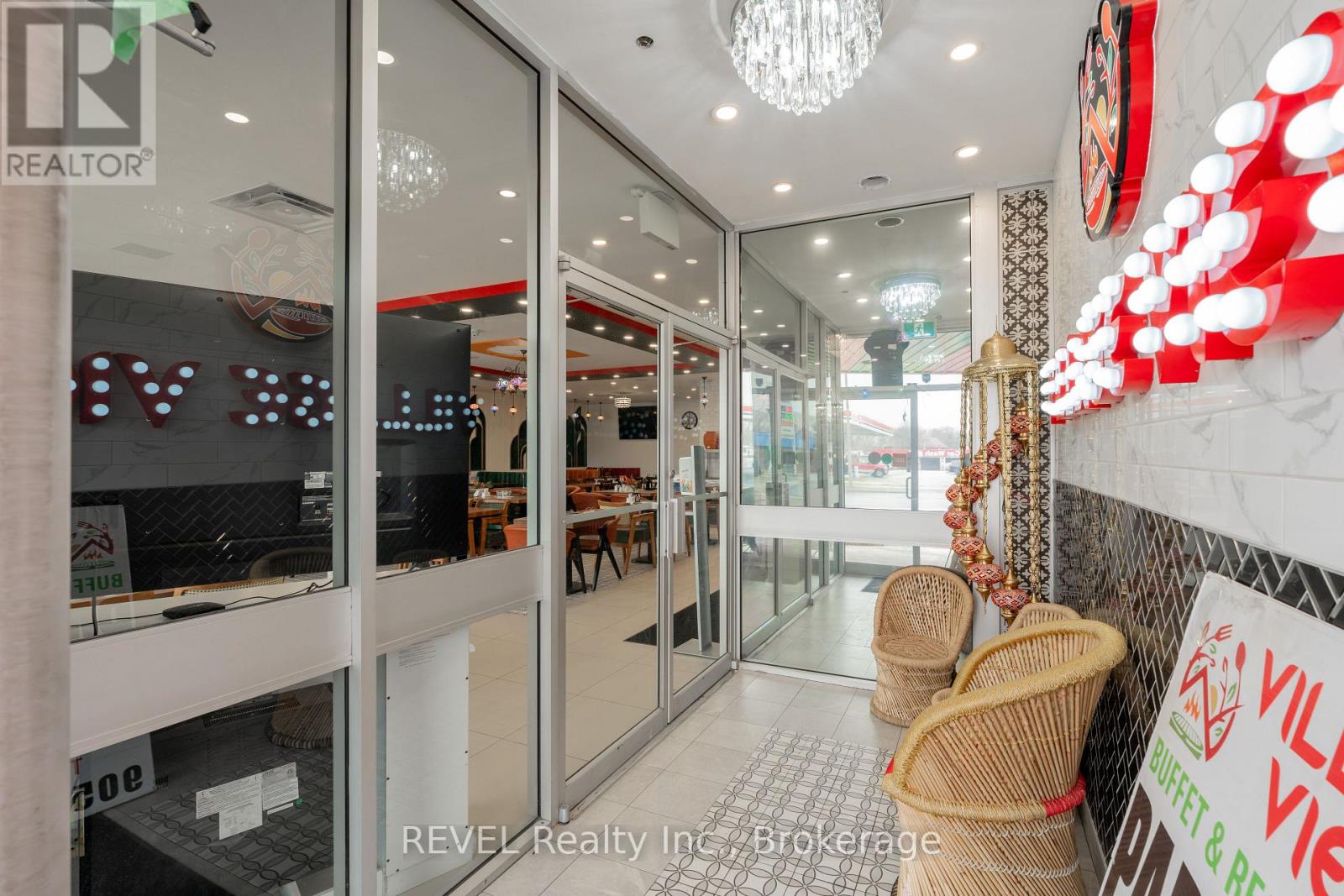 553 Niagara Street, Welland, Ontario  L3C 1L8 - Photo 2 - X12936732