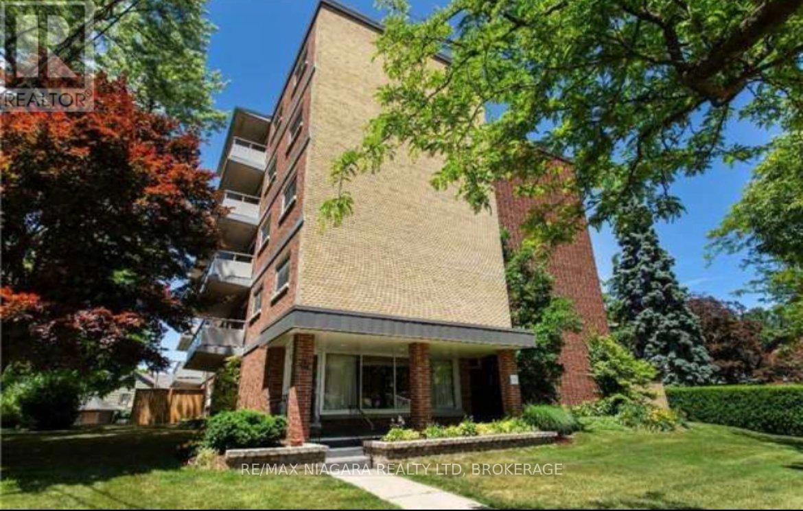 404 - 14 Norris Place, St. Catharines, Ontario  L2R 2W8 - Photo 1 - X12936758