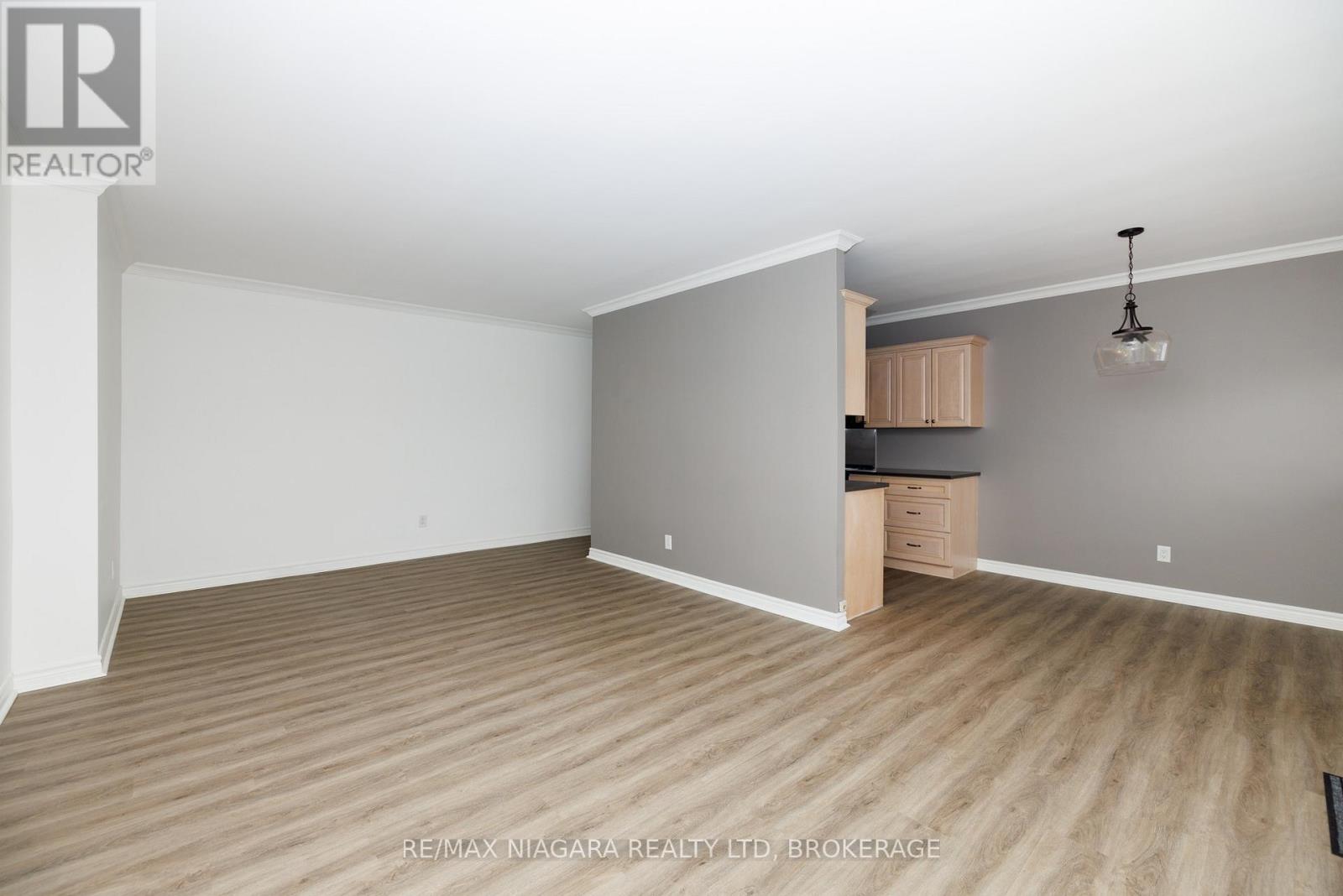 404 - 14 Norris Place, St. Catharines, Ontario  L2R 2W8 - Photo 10 - X12936758