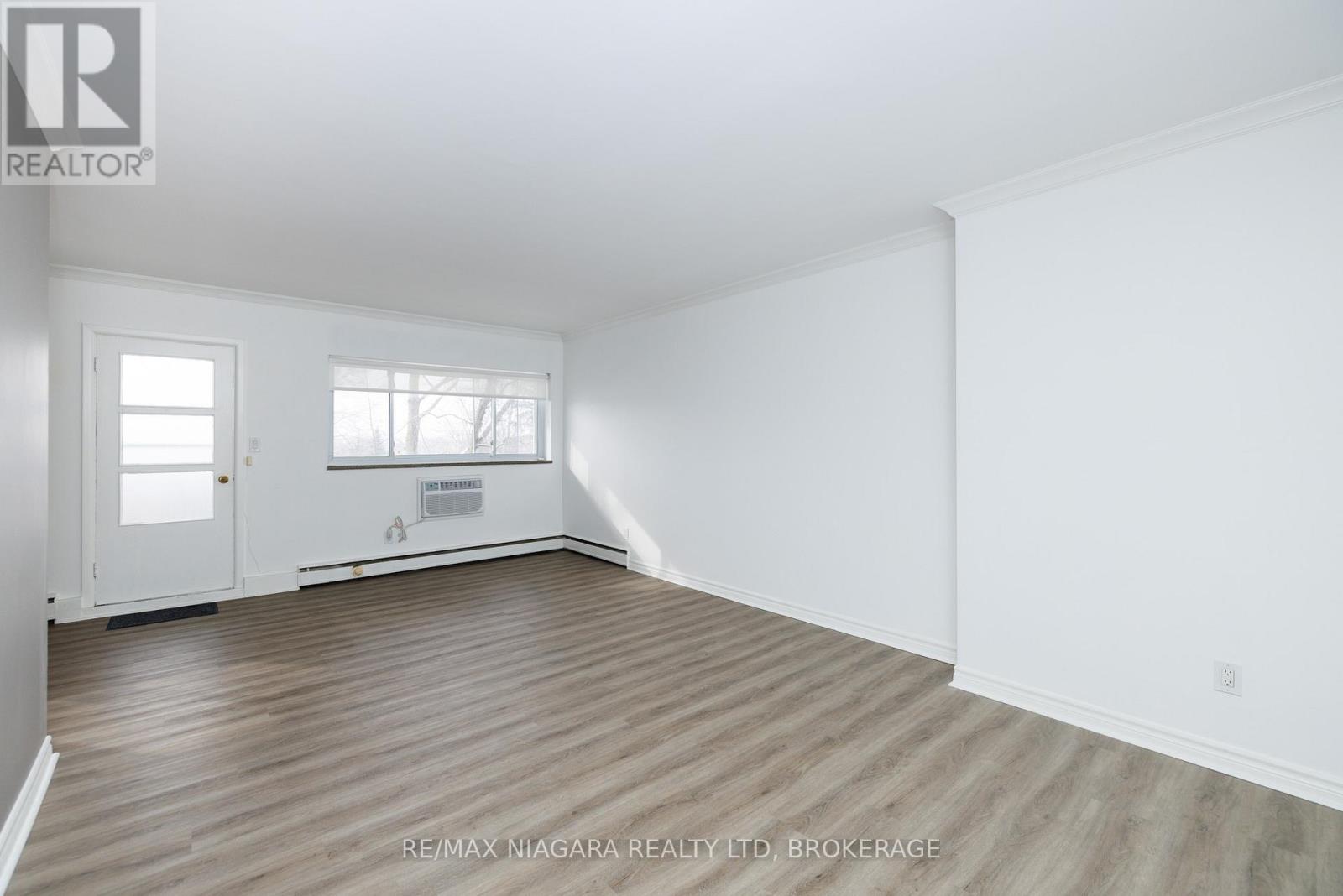 404 - 14 Norris Place, St. Catharines, Ontario  L2R 2W8 - Photo 11 - X12936758