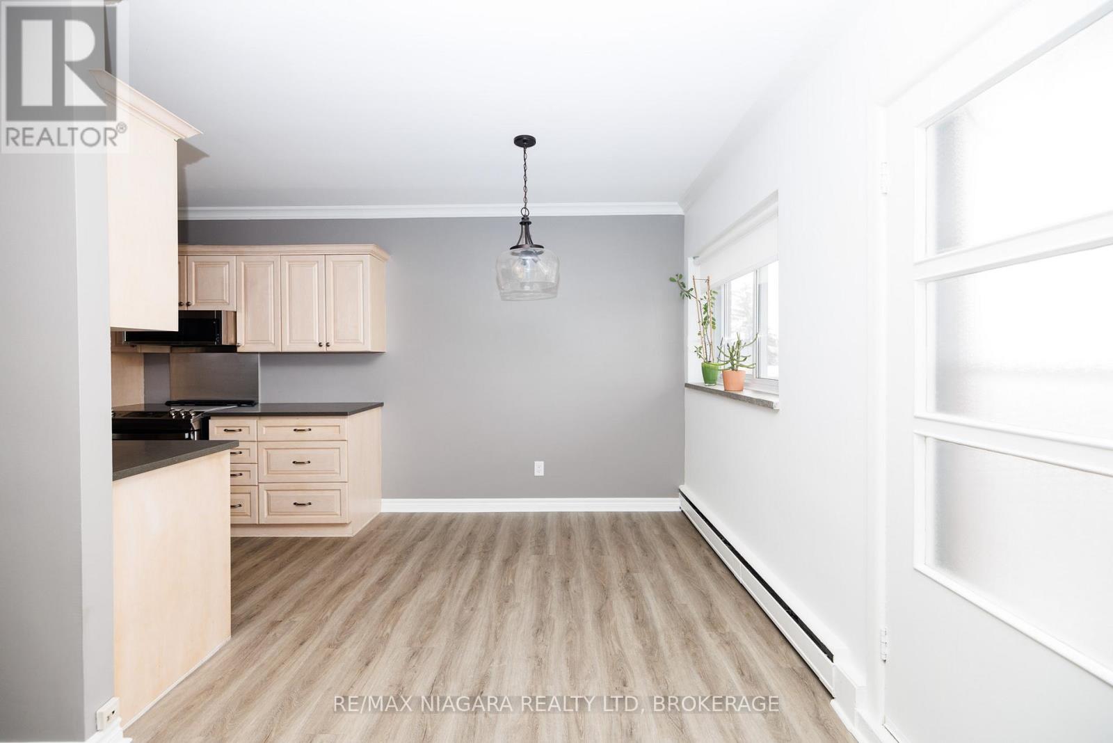 404 - 14 Norris Place, St. Catharines, Ontario  L2R 2W8 - Photo 6 - X12936758