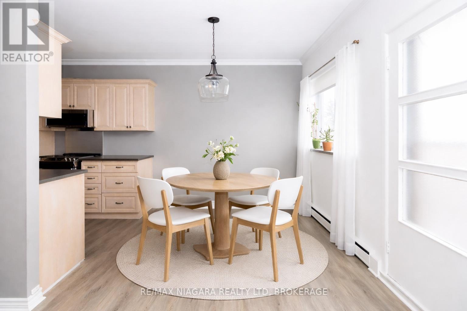 404 - 14 Norris Place, St. Catharines, Ontario  L2R 2W8 - Photo 7 - X12936758