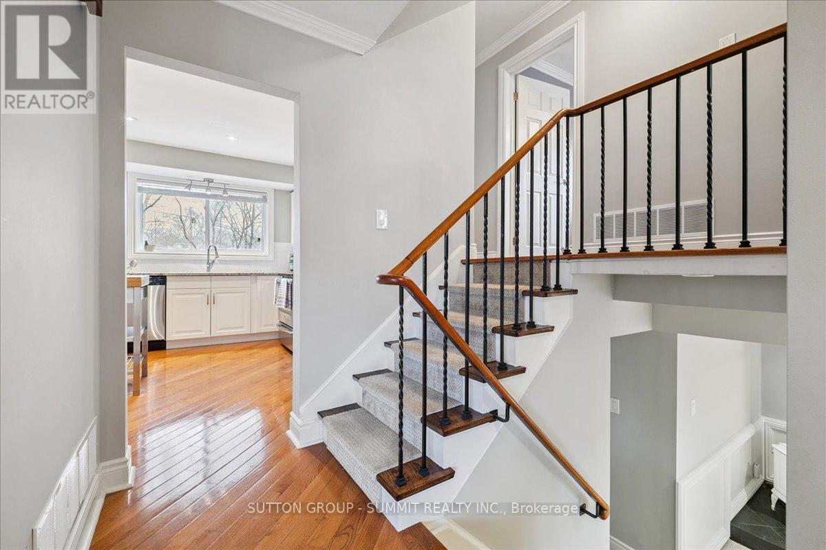 319 Erindale Drive, Burlington, Ontario  L7L 4T3 - Photo 19 - W12935780