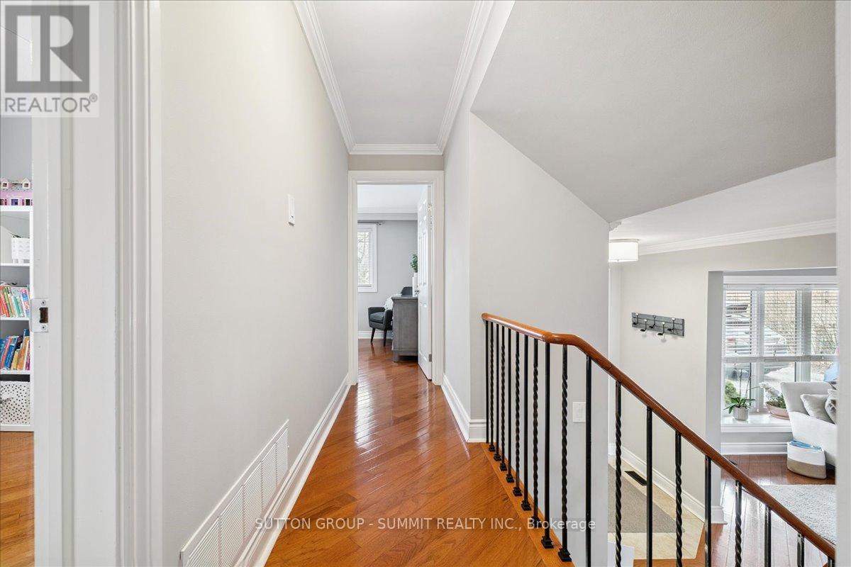 319 Erindale Drive, Burlington, Ontario  L7L 4T3 - Photo 20 - W12935780