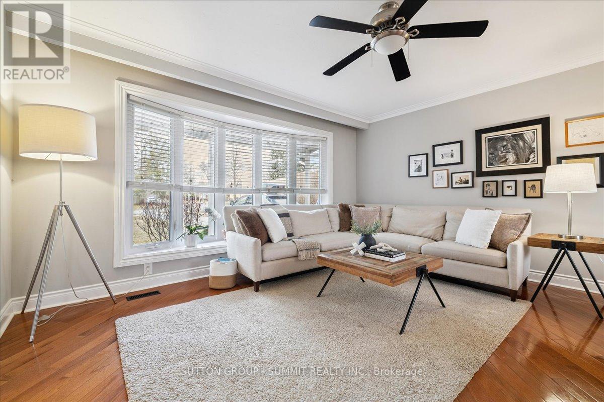 319 Erindale Drive, Burlington, Ontario  L7L 4T3 - Photo 7 - W12935780