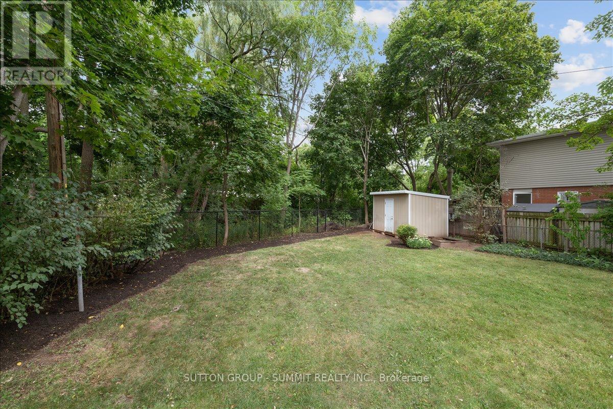 319 Erindale Drive, Burlington, Ontario  L7L 4T3 - Photo 3 - W12935780